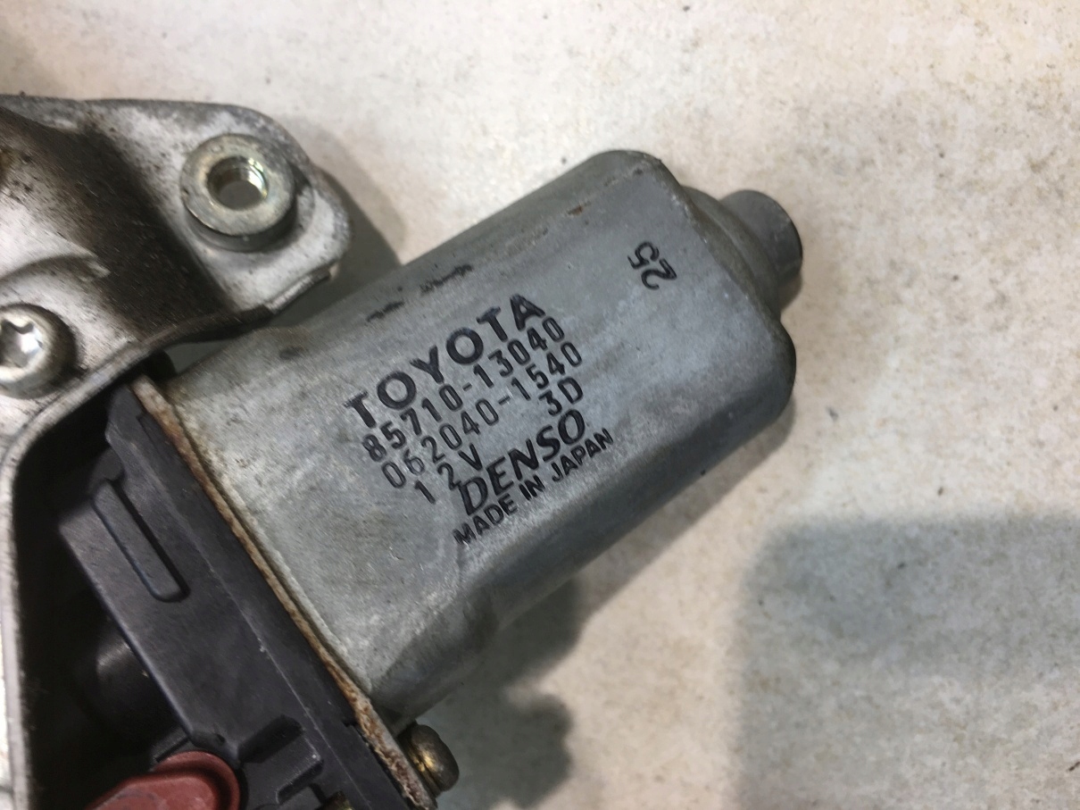 fensterhebermotor links heck COROLLA VERSO E12 85710-13040
