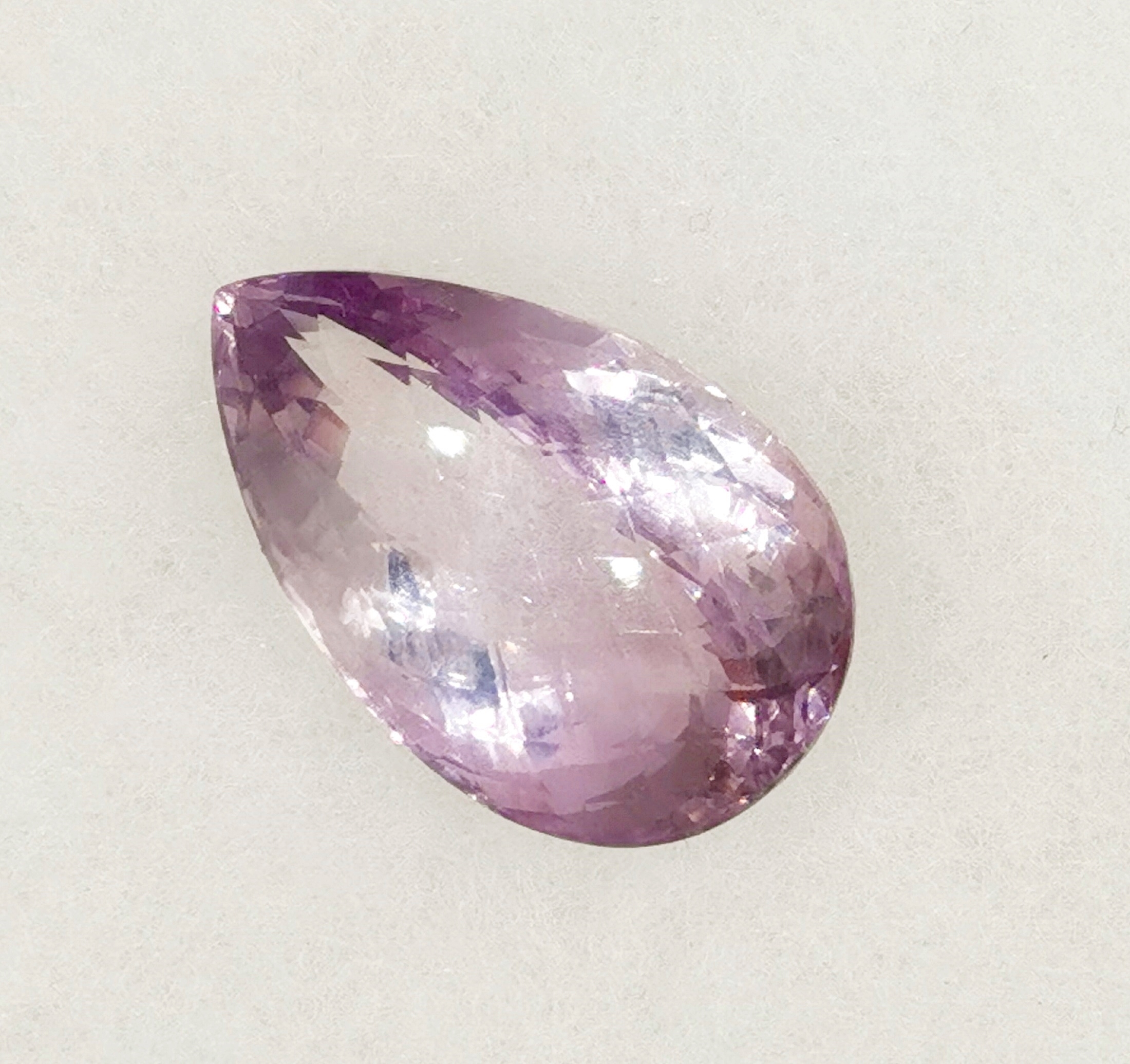 ametyst 77,65 ct briolet slza 34,9 x 22,35 x 18,20 mm certifikát