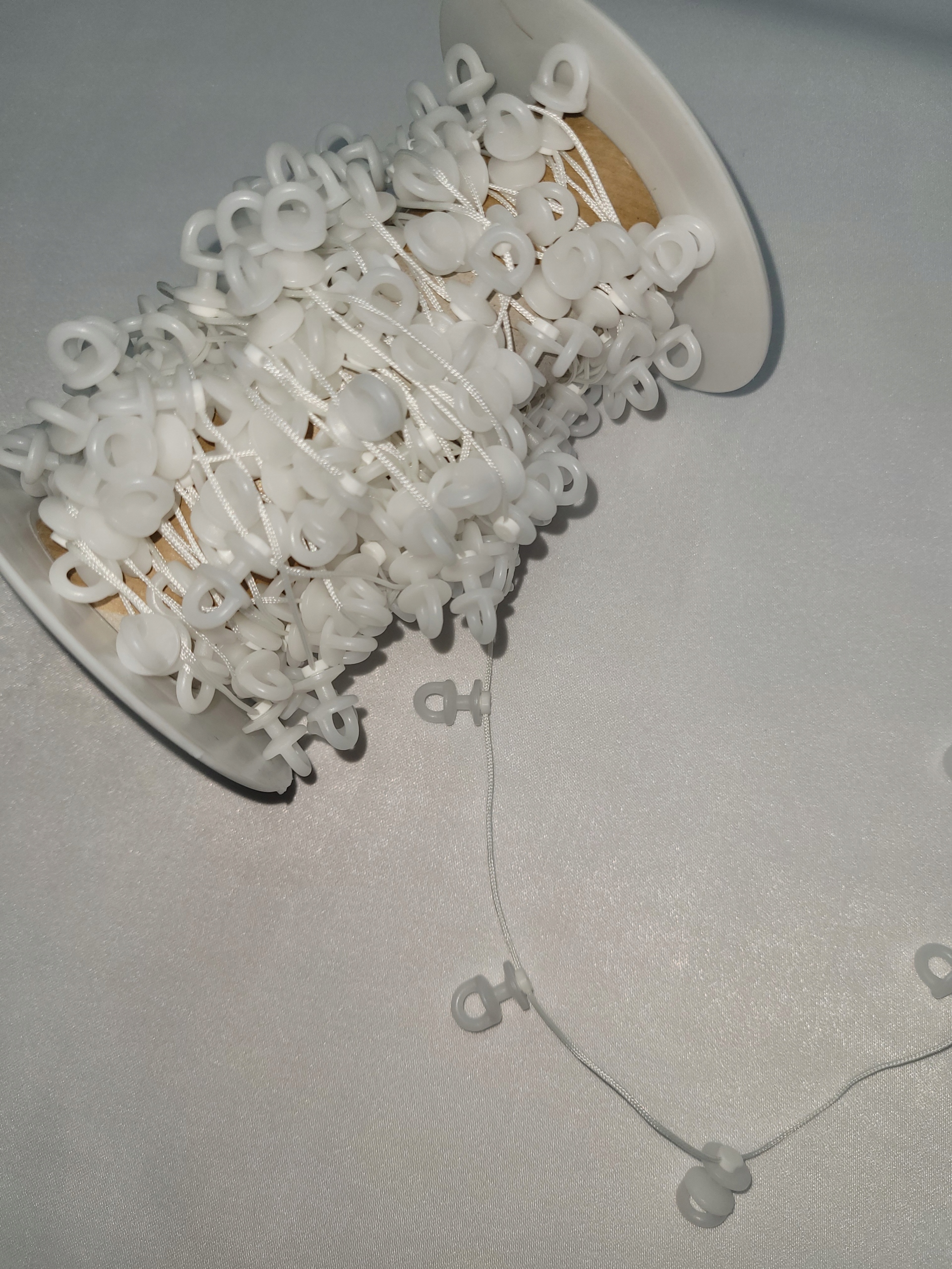 ŚLIZGI NA SZNURKU DO SYSTEMU WAVE-FALA BIAŁE 1:2 ROZSTAW 12/6 Marka inna