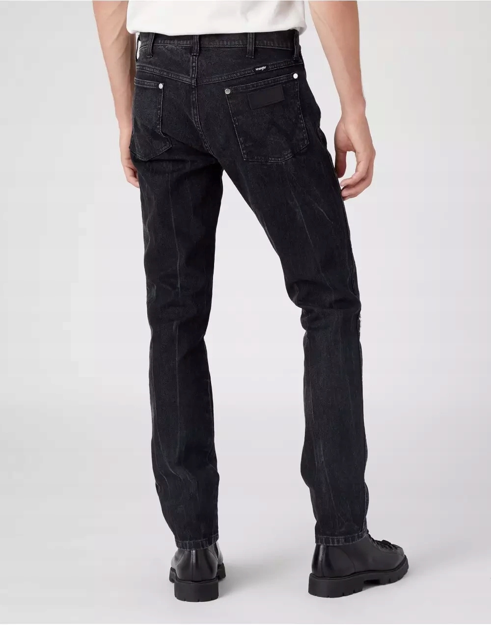 Pánské zúžené džínové kalhoty Wrangler Larston Bass Black 112326029 36/30