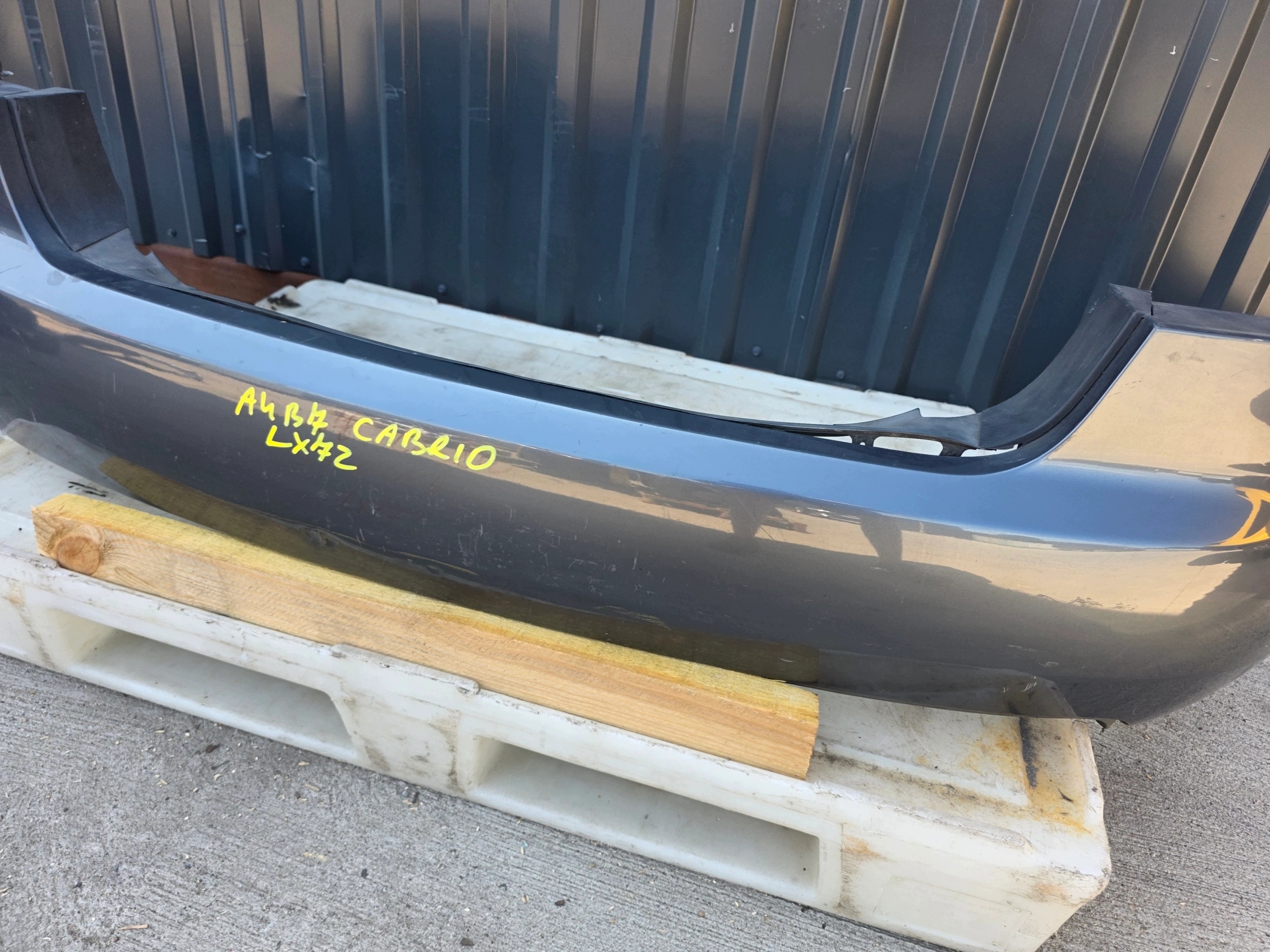 bumper rear part AUDI A4 B7 CABRIO LX7Z without PDC !!!