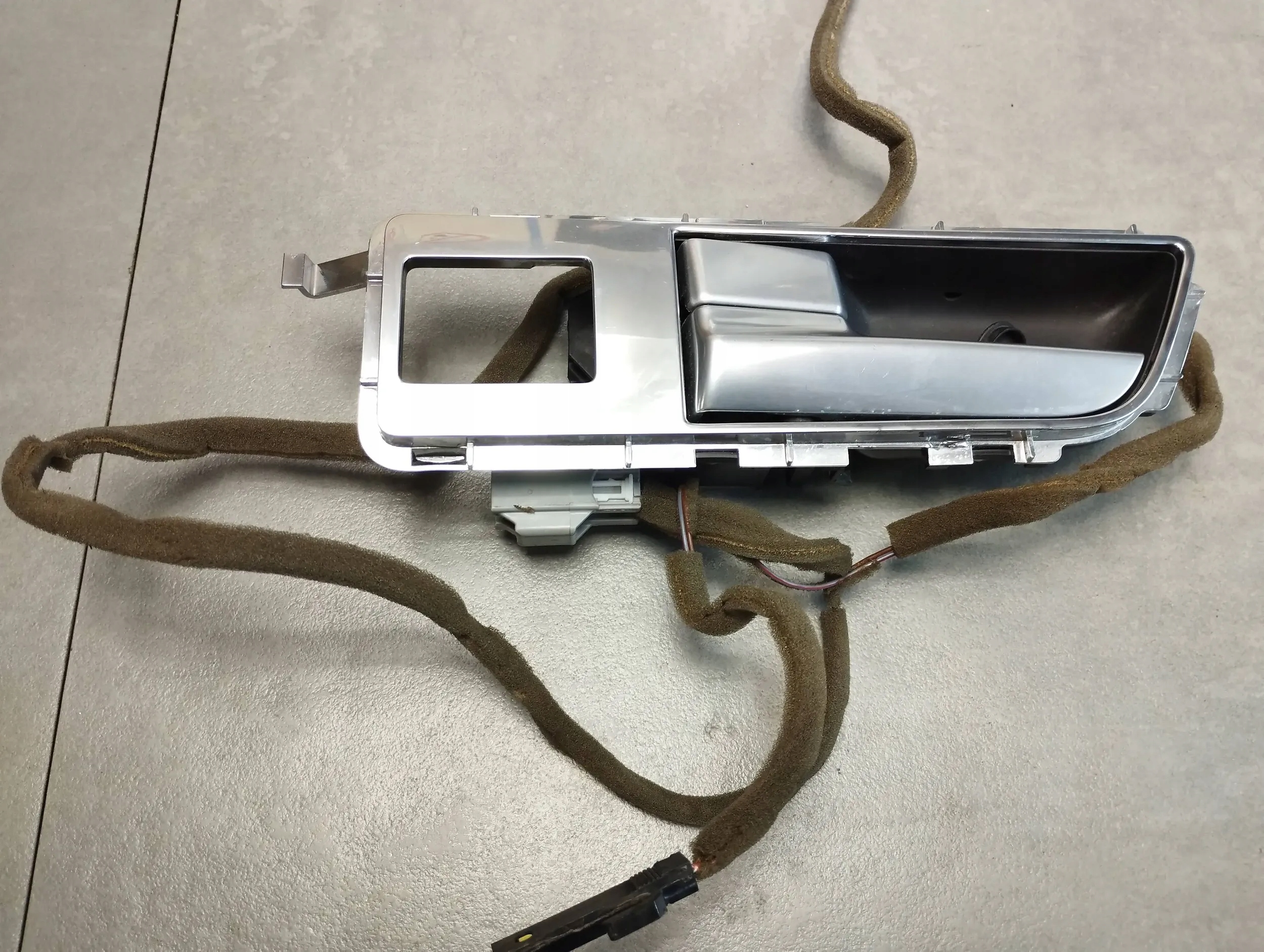 Land Rover Range Rover Sport L320 handle inner left front AH2222601AA