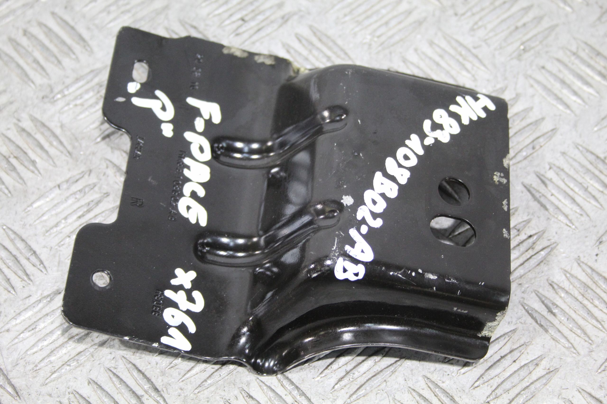 кронштейн крепление правое jaguar X761