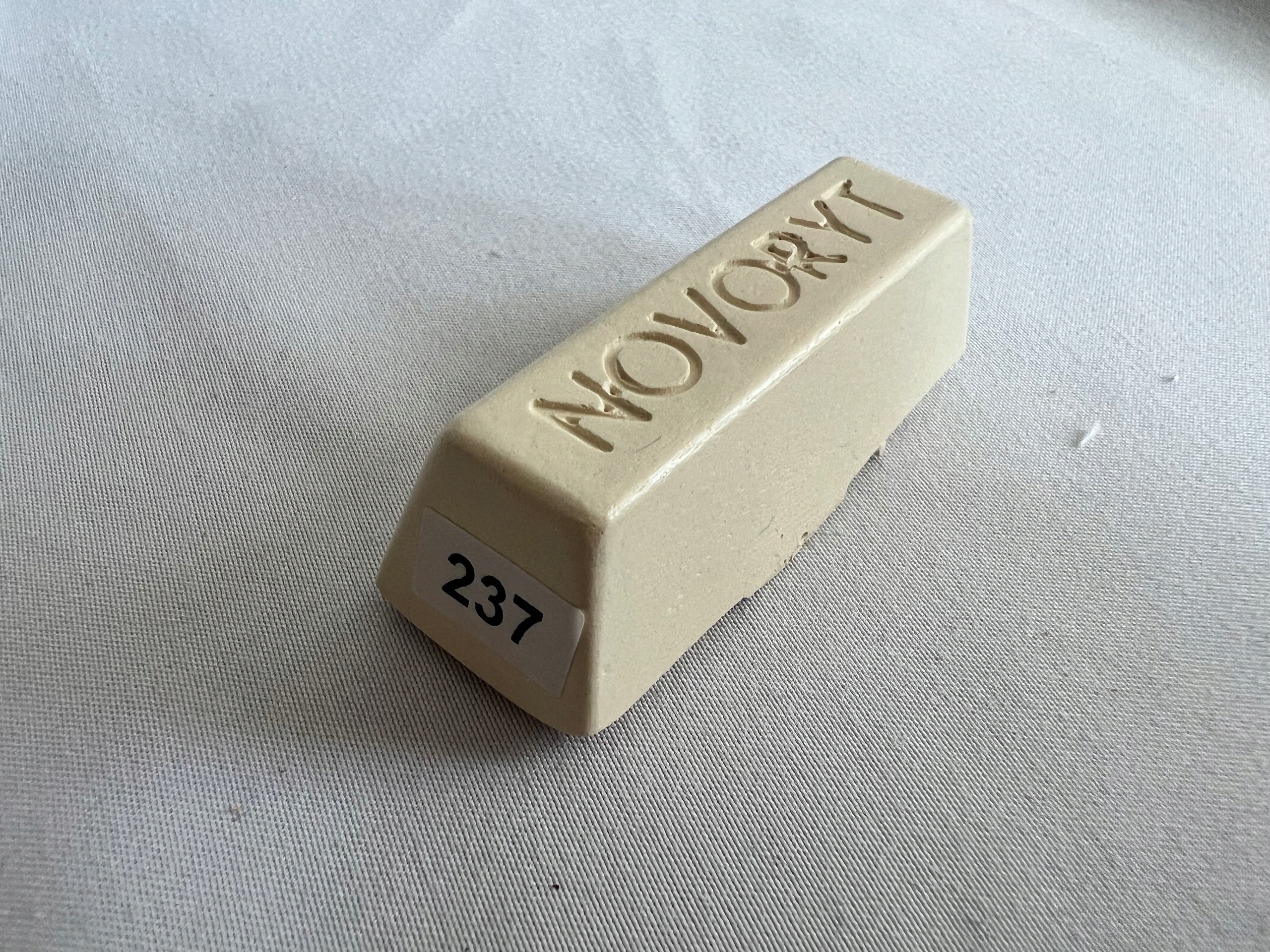 WOSK TWARDY DO RETUSZU DREWNA NOVORYT 237