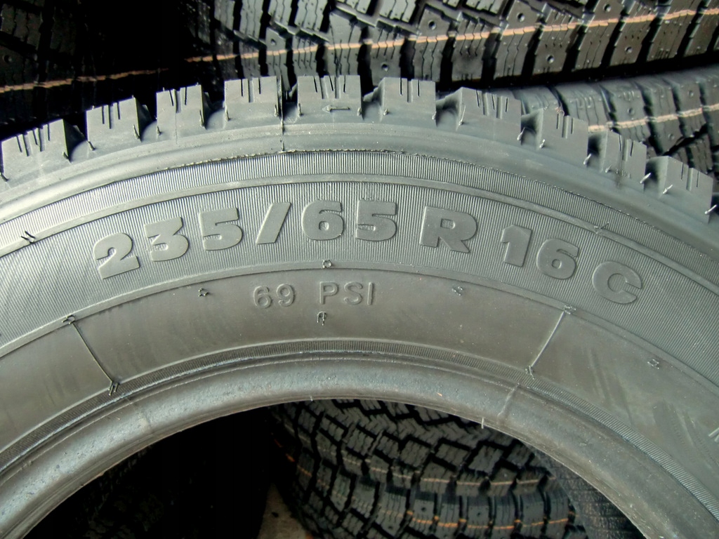 ZESTAW 4szt OPONY ZIMOWE 235/65R16C komplet BUS Kod producenta 235 65 16c zimowe bieżnikowane nowe