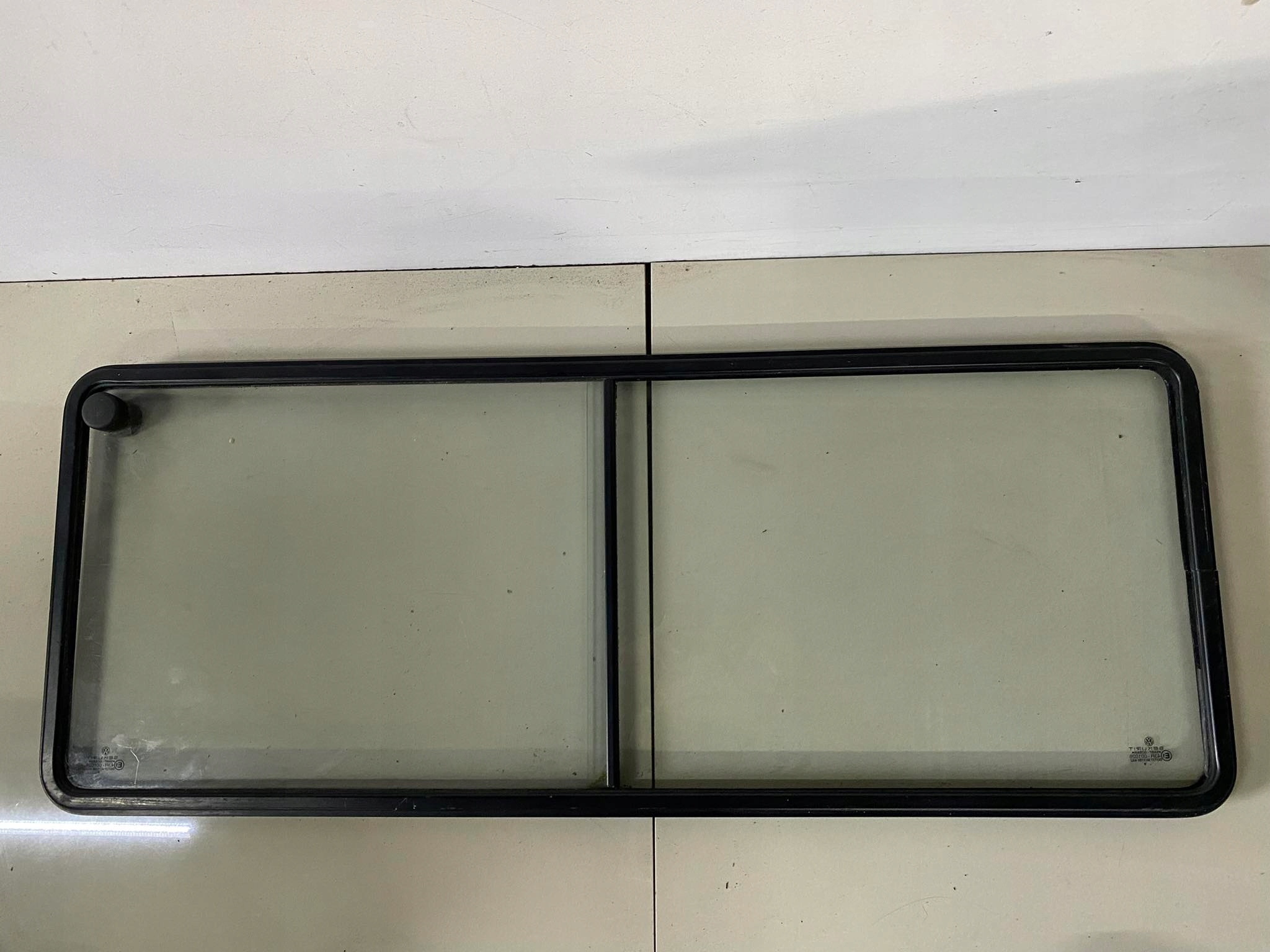 VW TRANSPORTER T4 SZYBA PRZESUWNA ŚCIANY GRODZIOWEJ