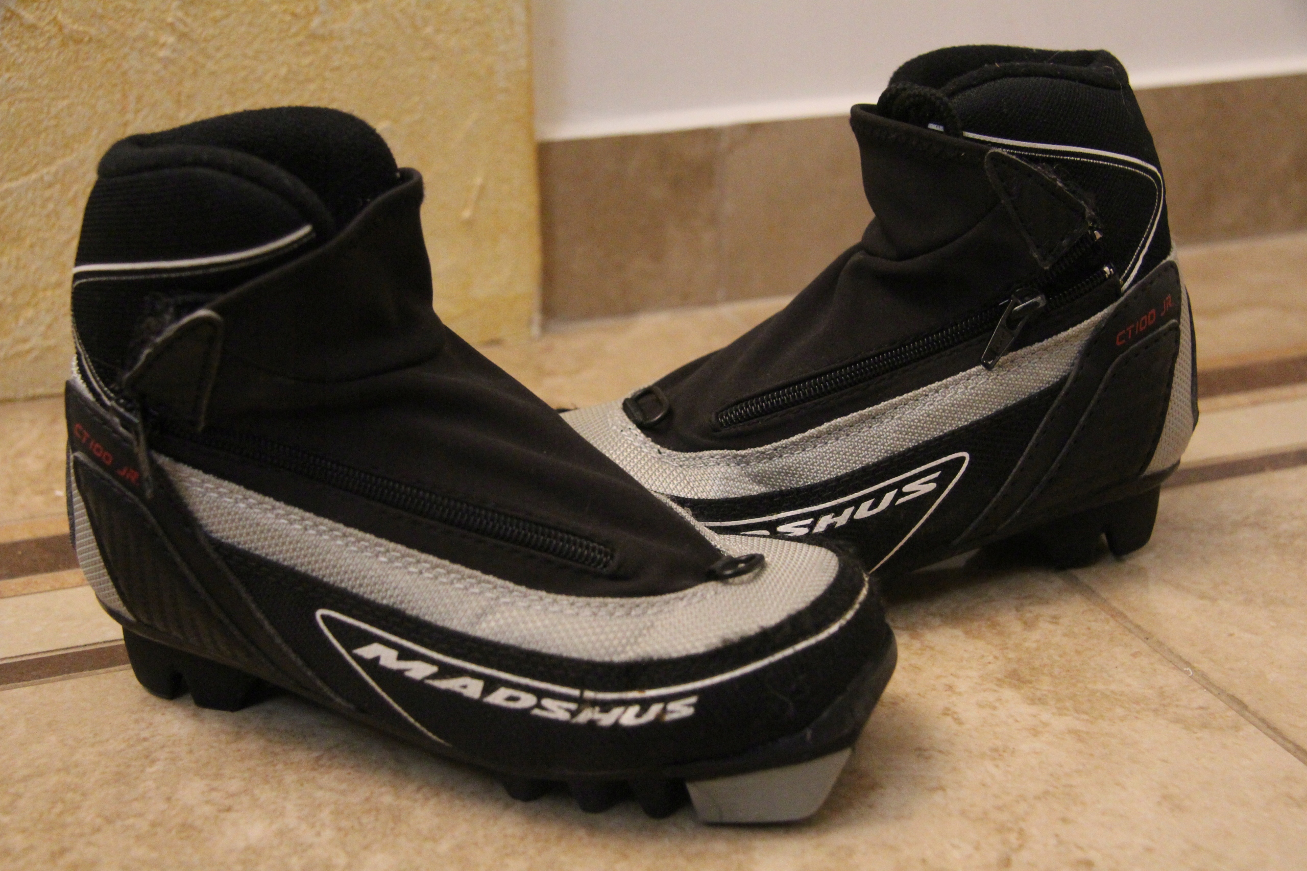 MADSHUS CT 100JR -NNN - ROZ.28/18,5CM Model NNN