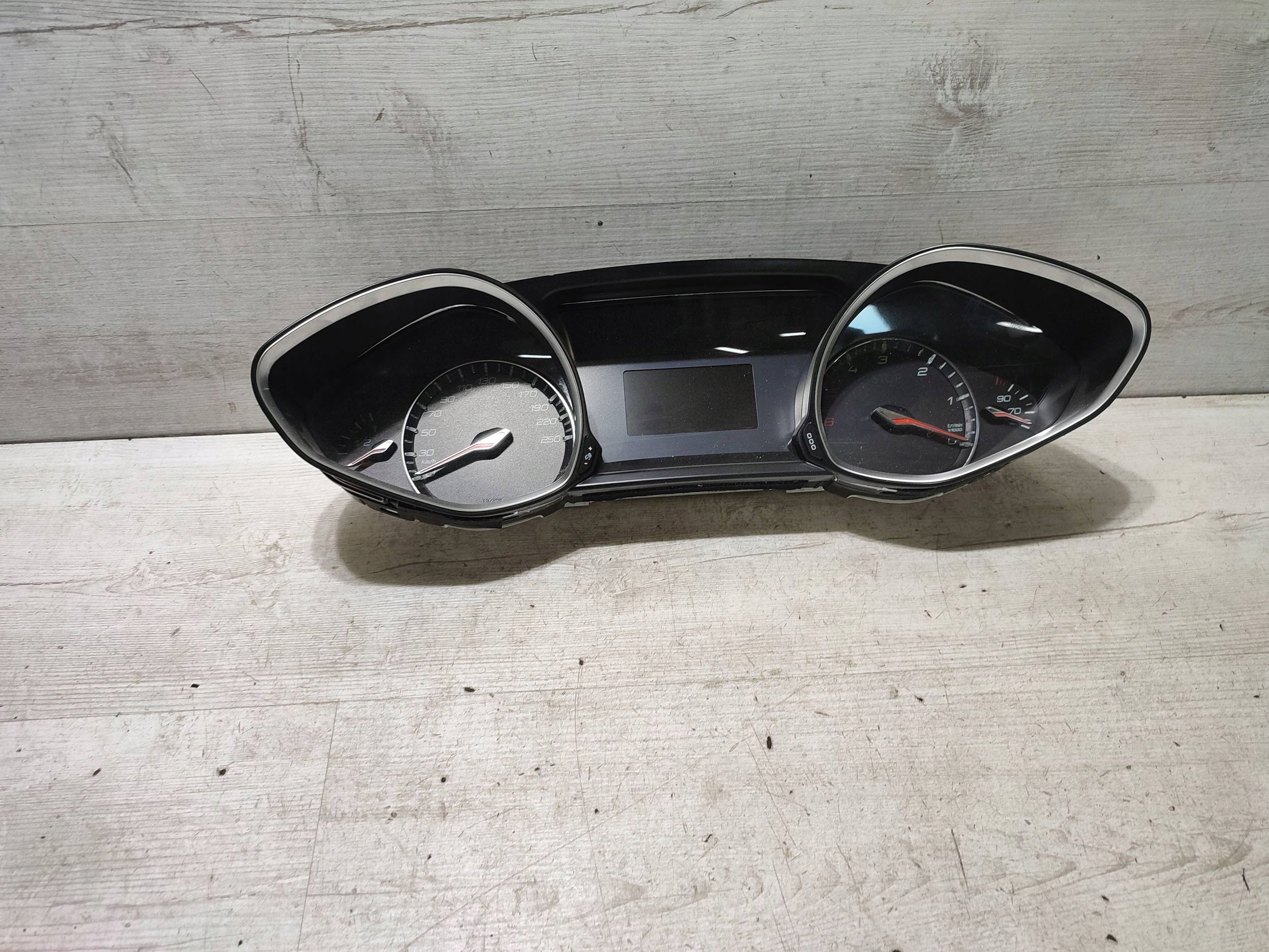 Peugeot 308 2019 dials / Predkosciomierz