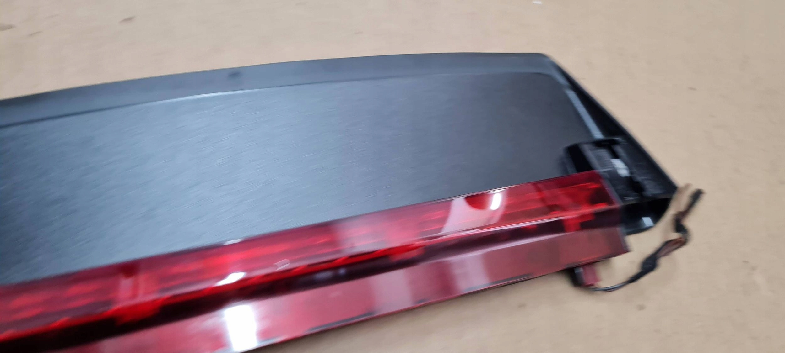 A4 B9 8W TRZECIE light STOP sedan 8W5945097A