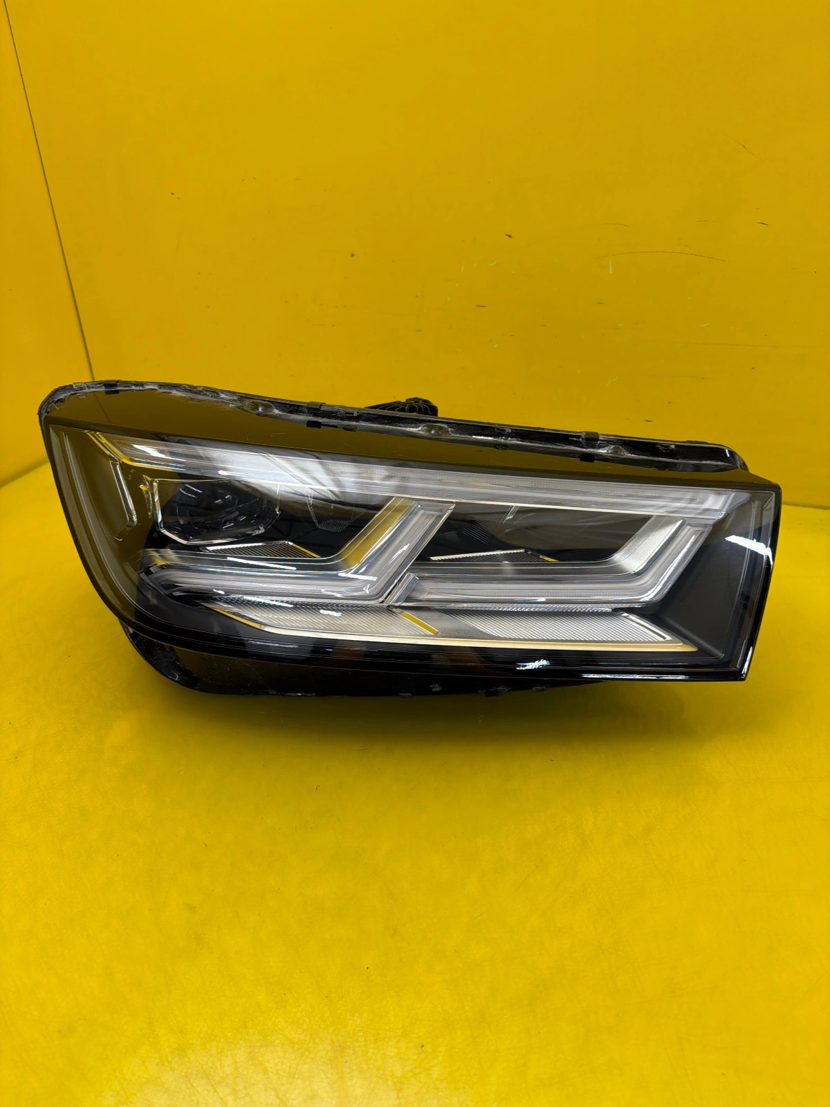 light right front Audi Q5 80A 17- Full Led 80A941034