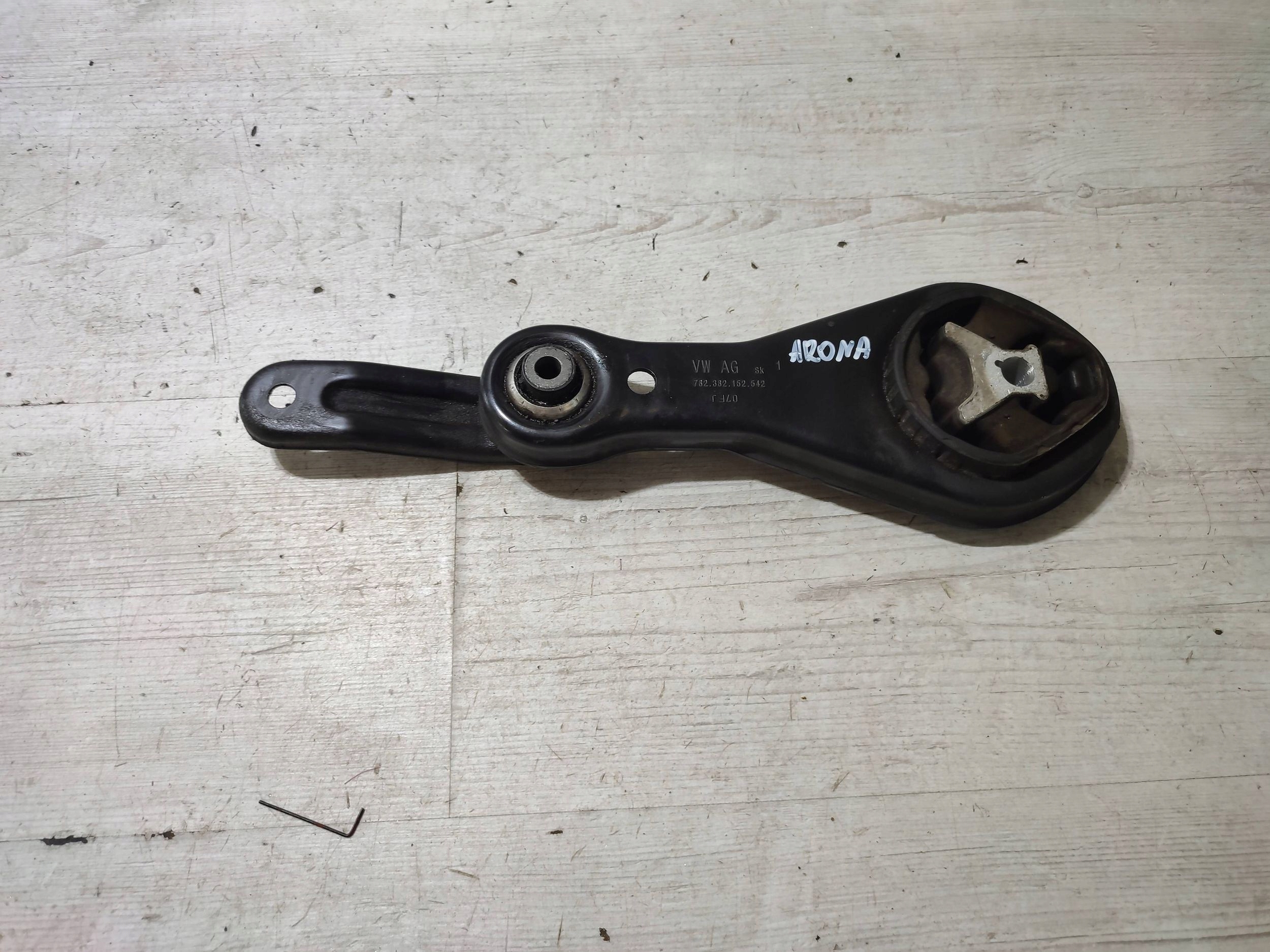 Seat Arona 2019 engine mount
