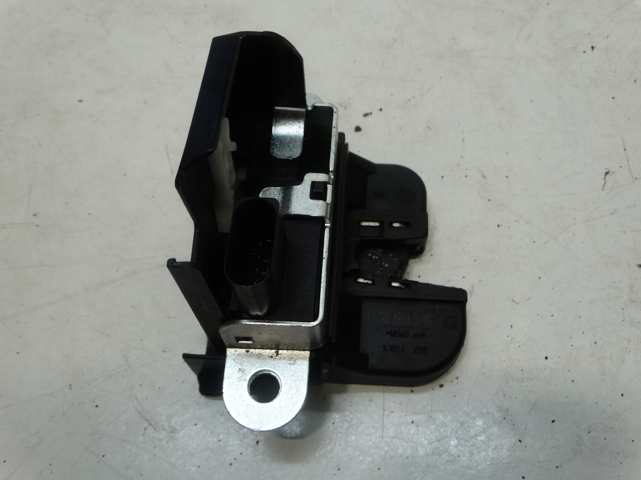 lock bonnet boot rear part VOLKSWAGEN GOLF VI plus LIFT 5M0827505E