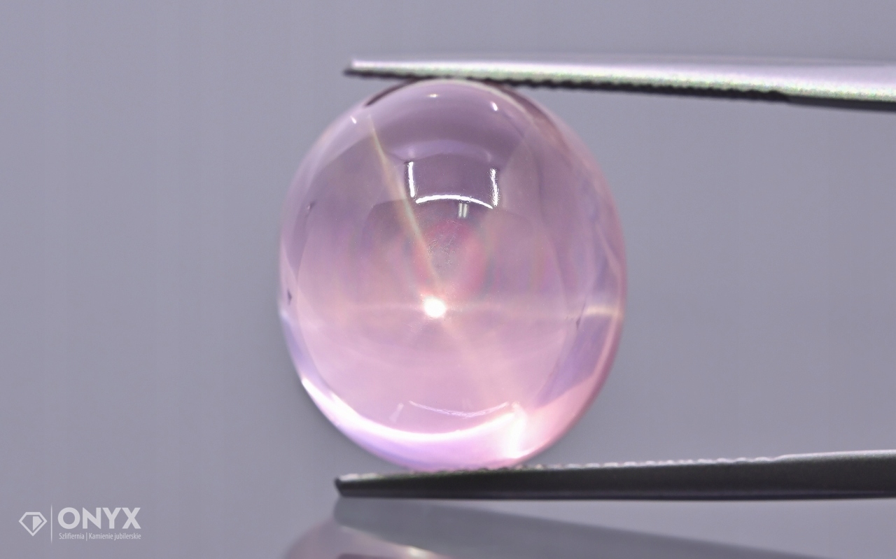 Růženín hvězdicovitý kabošon ovál 19,5x18,5 mm