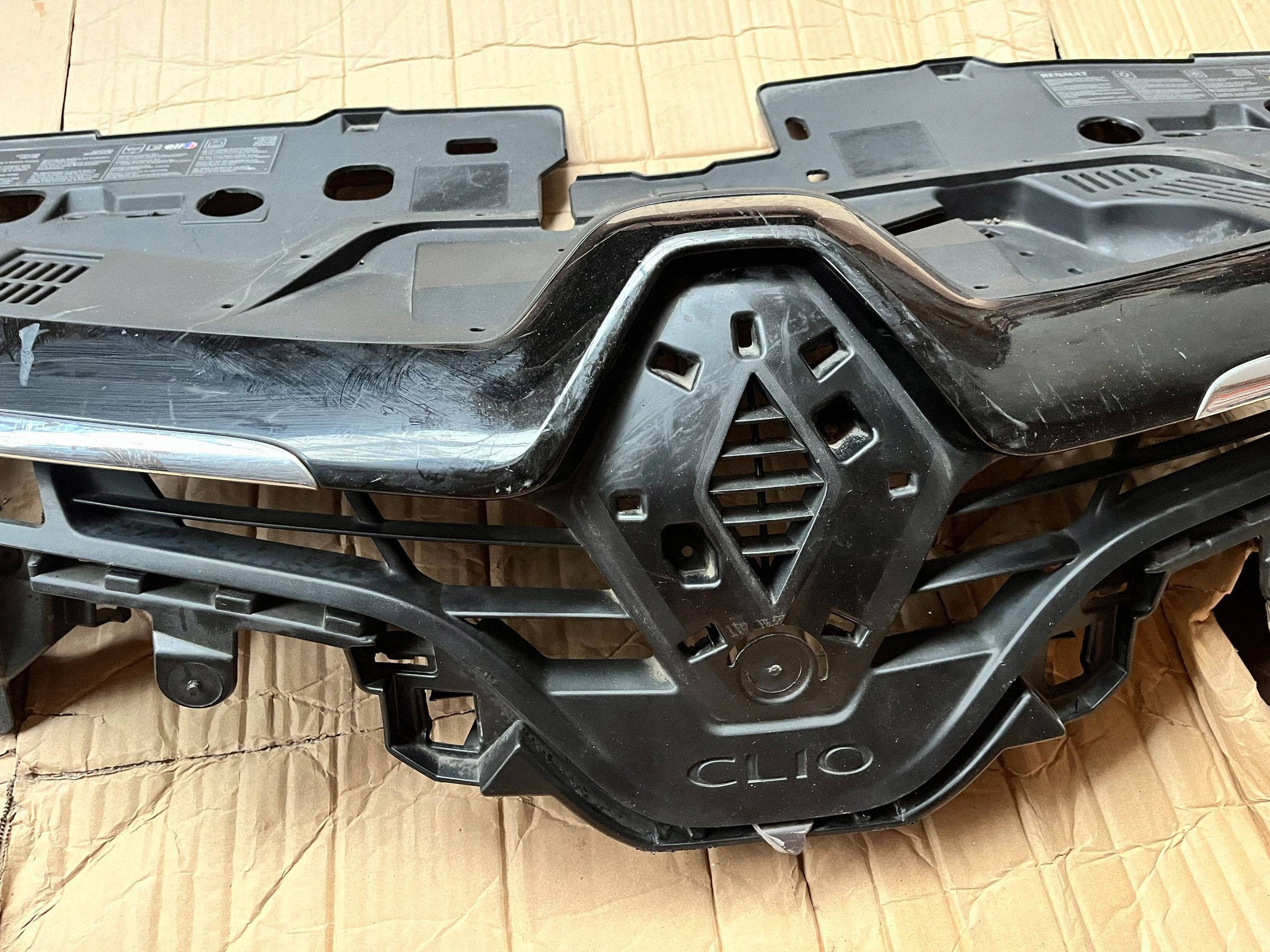 grill front RENAULT CLIO IV 622561433R @M