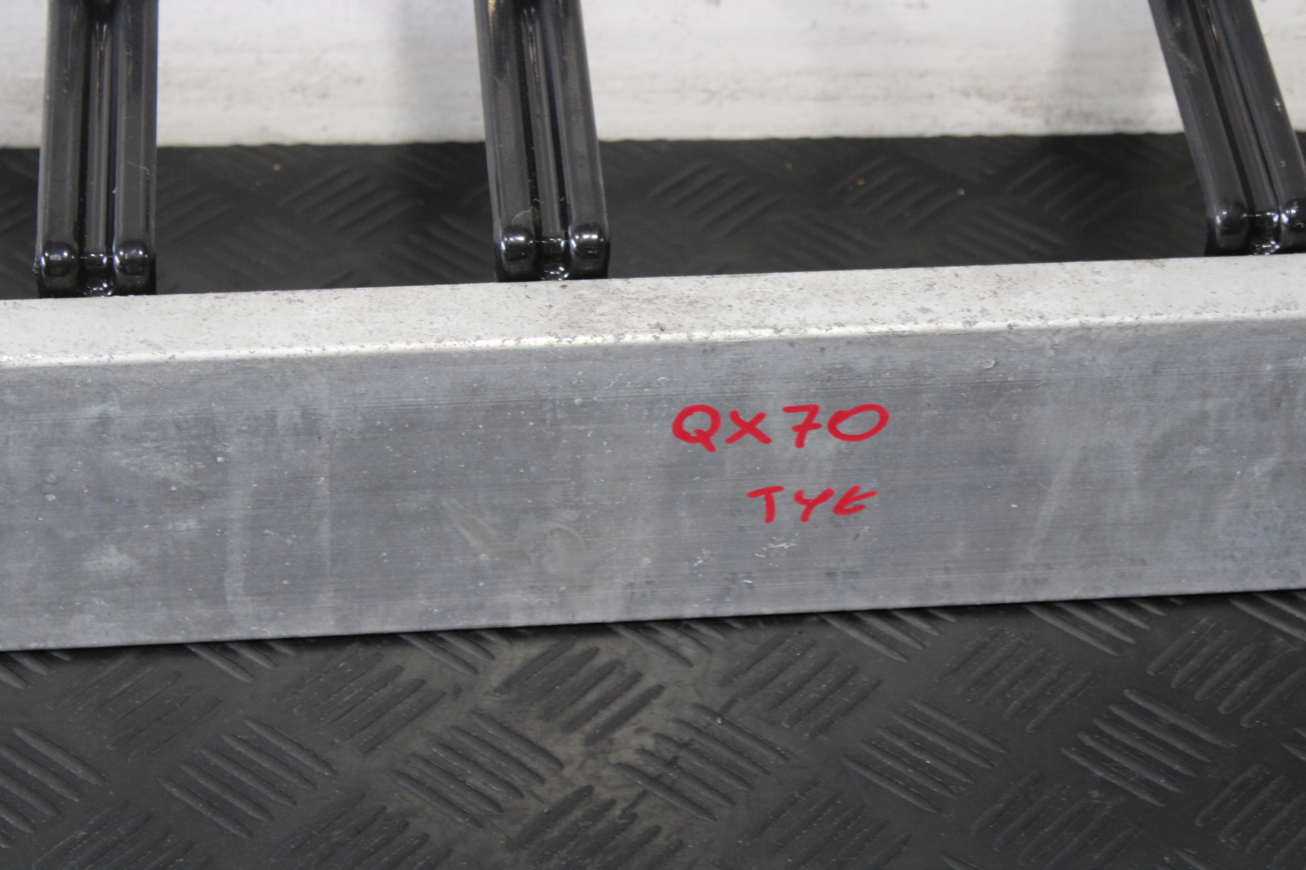 sider pillar below bumper rear part INFINITI QX70