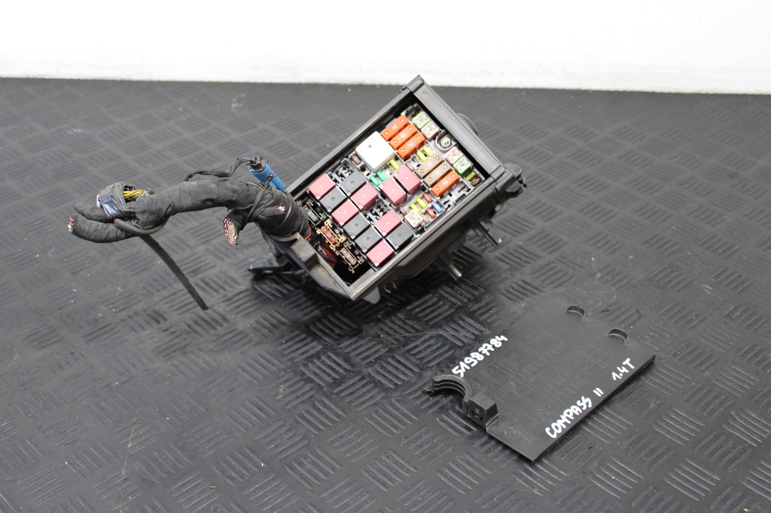 Module fusibles Boîte 51987784 JEEP COMPASS II 2 1.4T