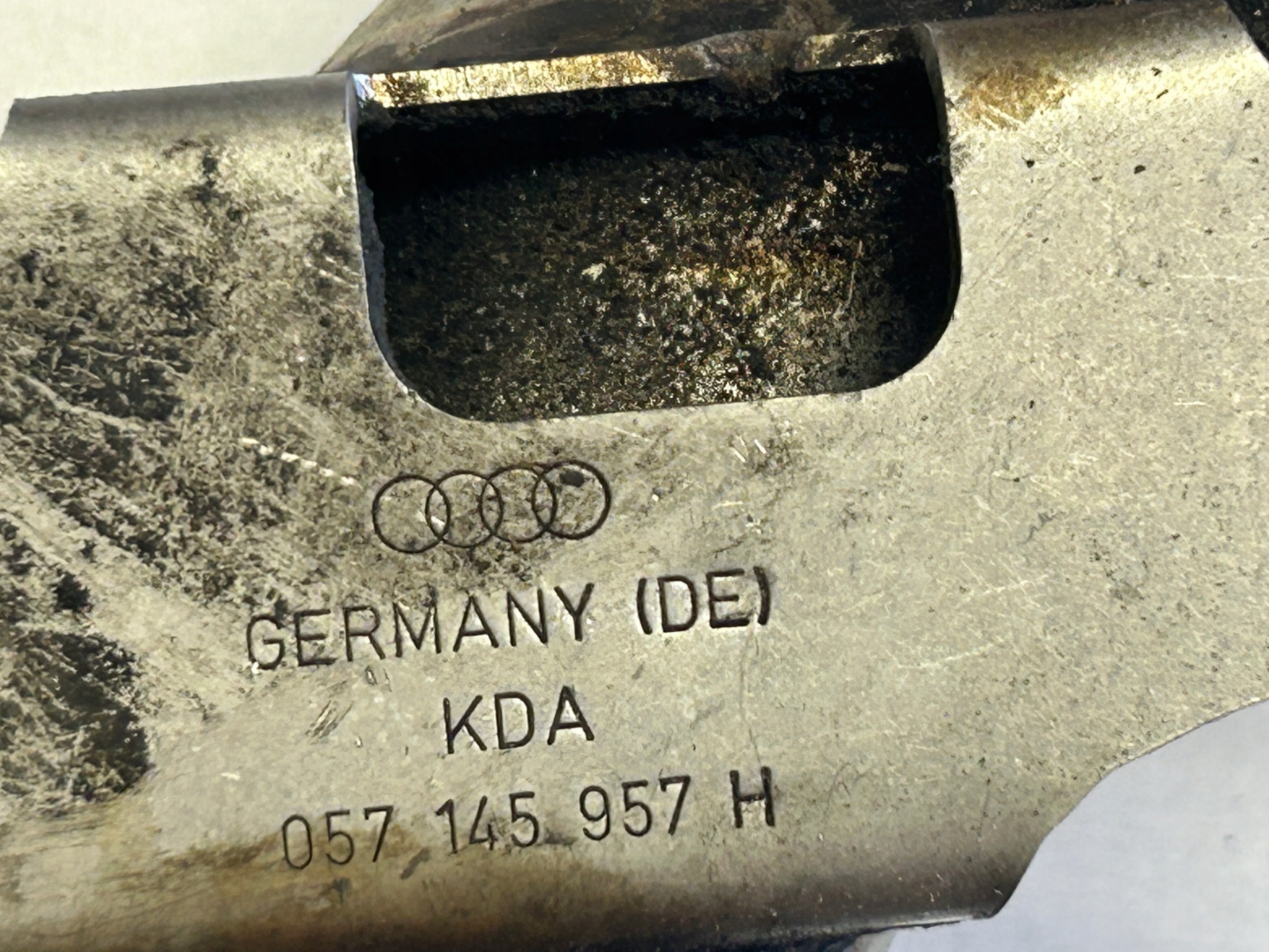 AUDI A8 D3 4,2 TDI Schlauch intercooler 057145957H