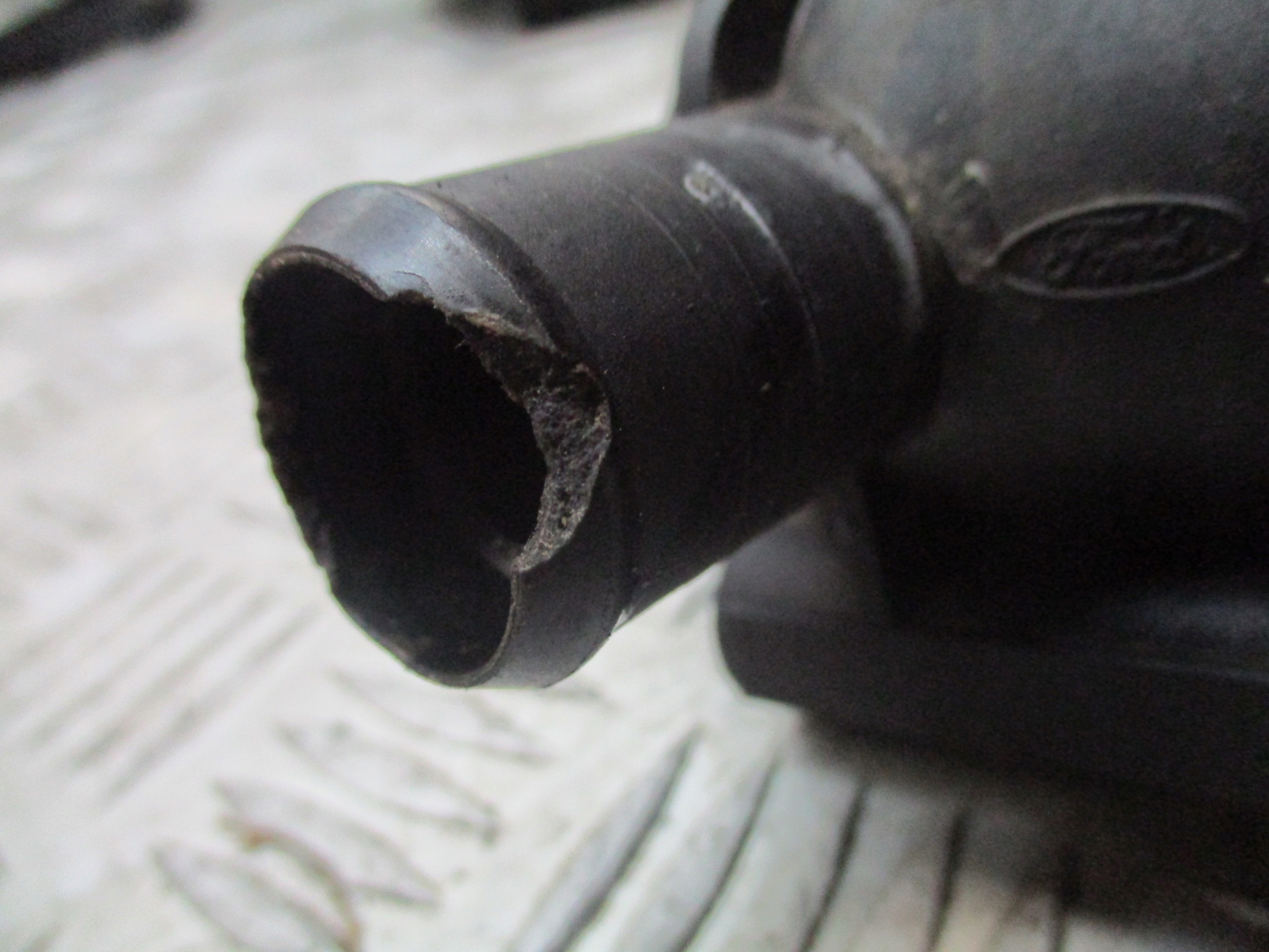 OBUDOWA TERMOSTATU FORD MONDEO MK2 2.0 Producent części Inny