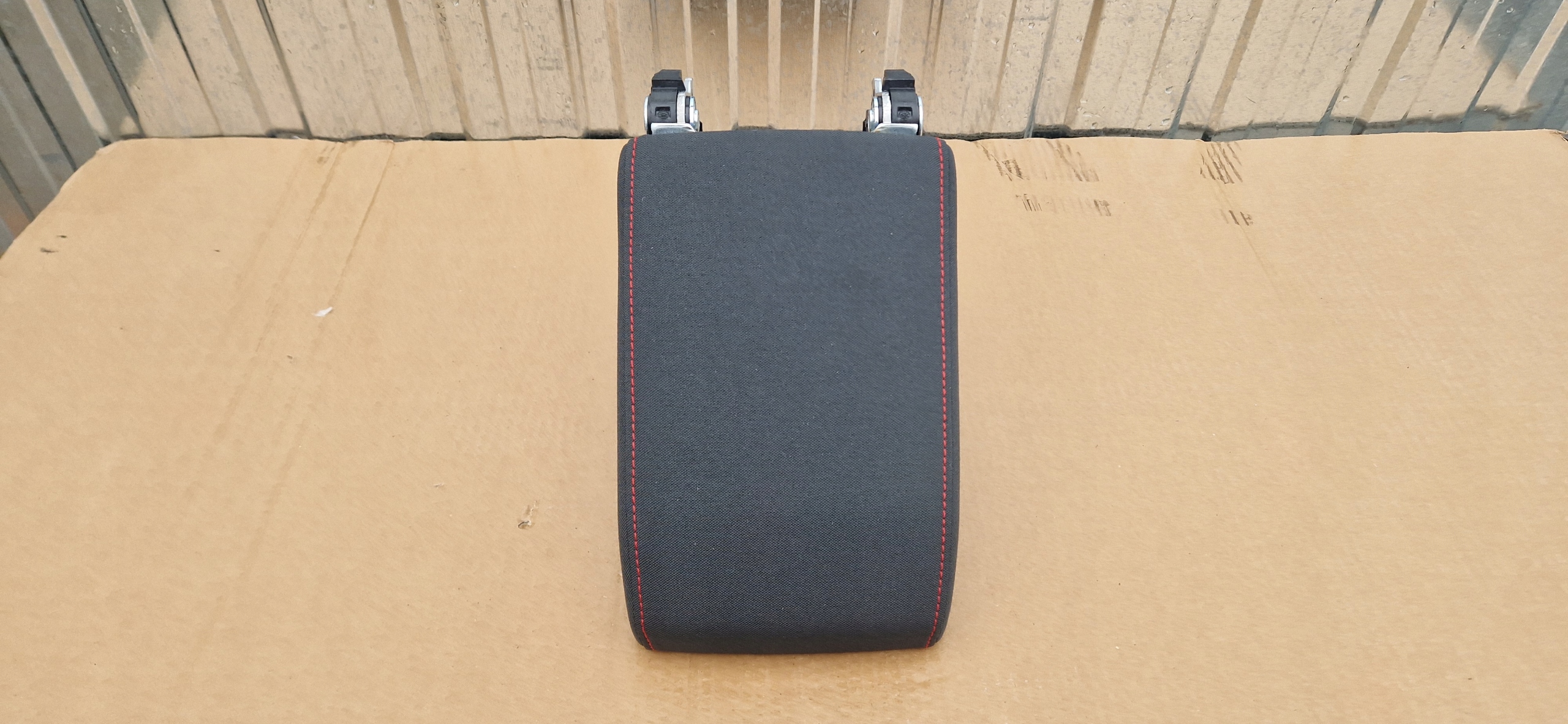 armrest VW GOLF 8 VIII GTI MATERIALOWY new red NIC