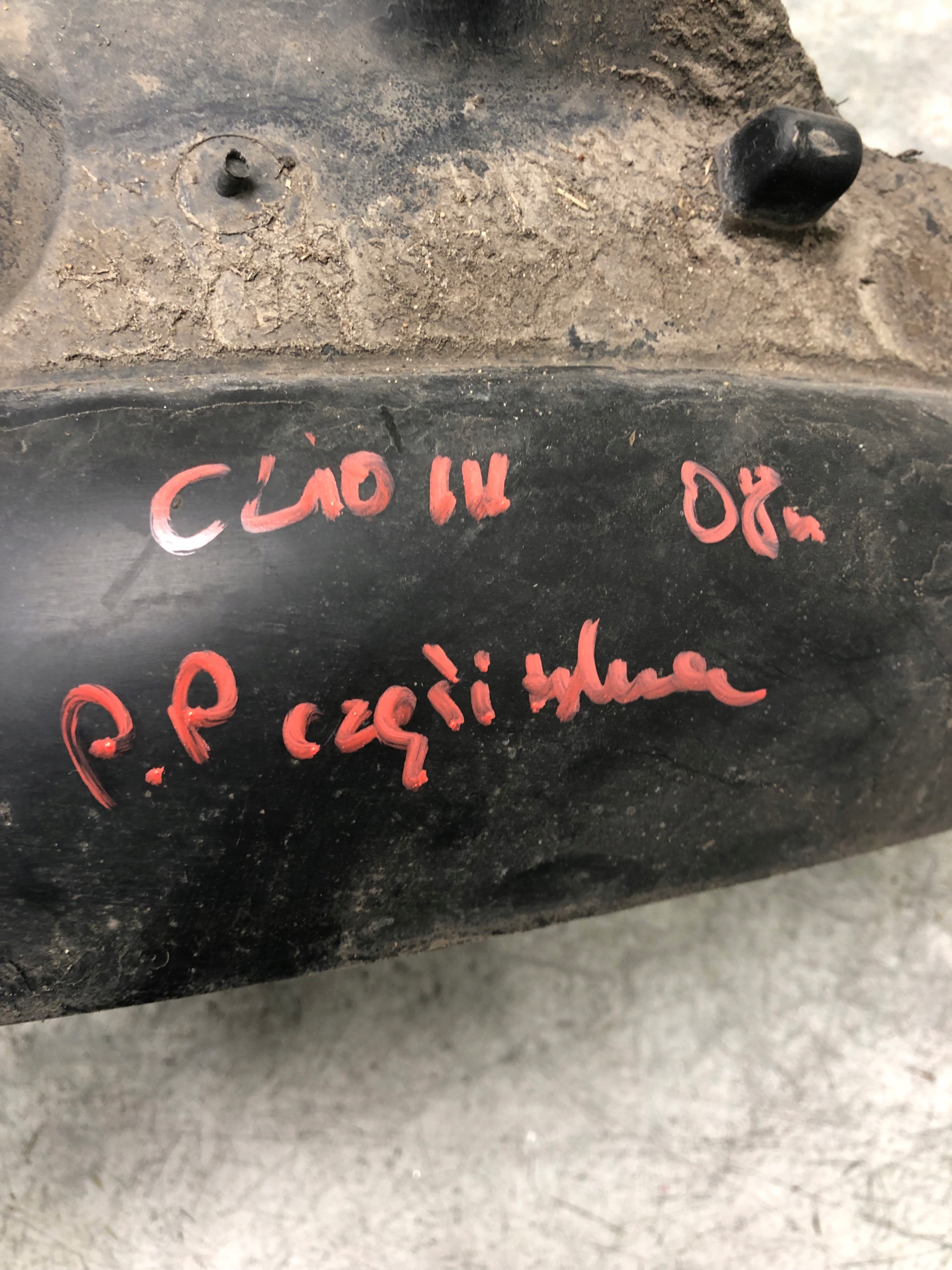 mudguard right front part rear RENAULT CLIO III 8200289946