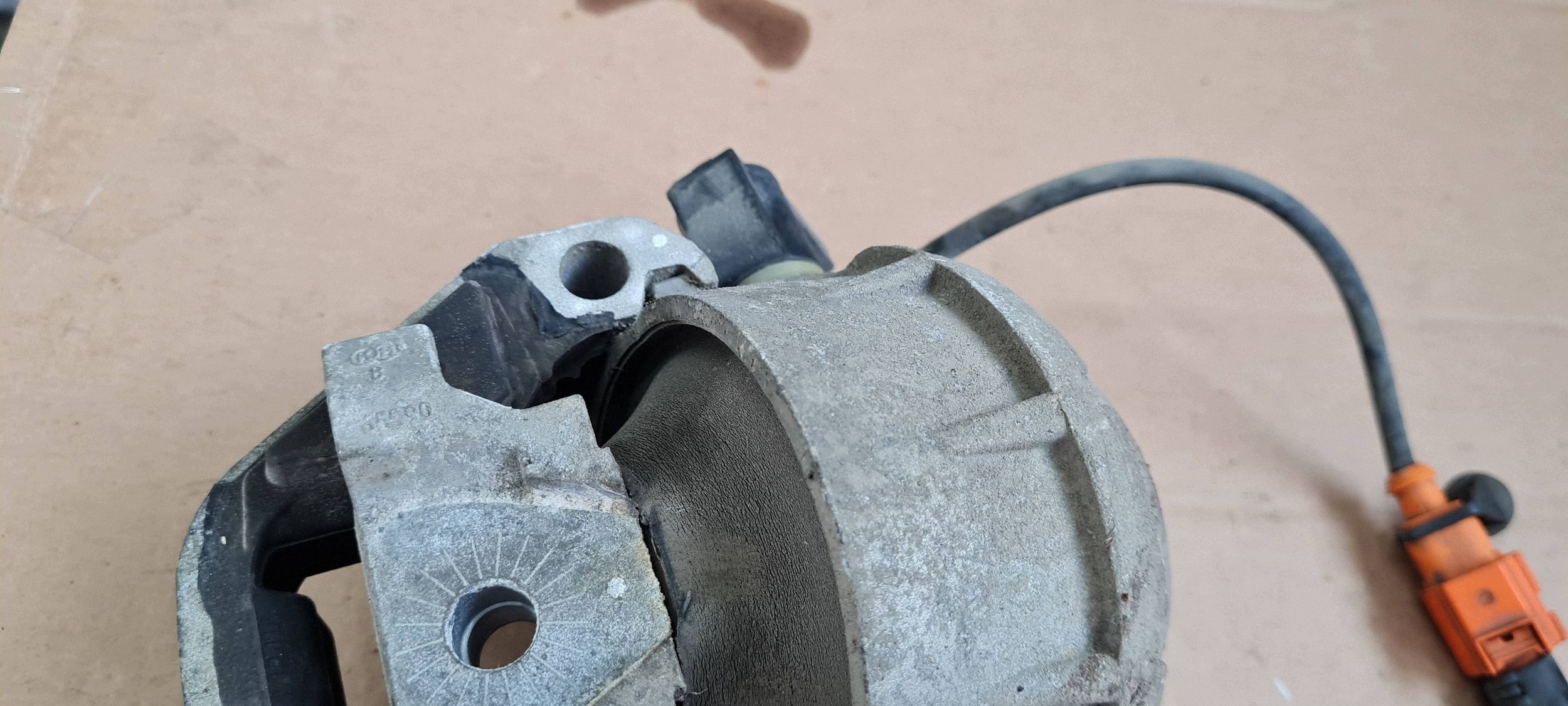 A7 4G engine mount left 3.0 TDI CDU 4G0199381LG A6 C7 4G