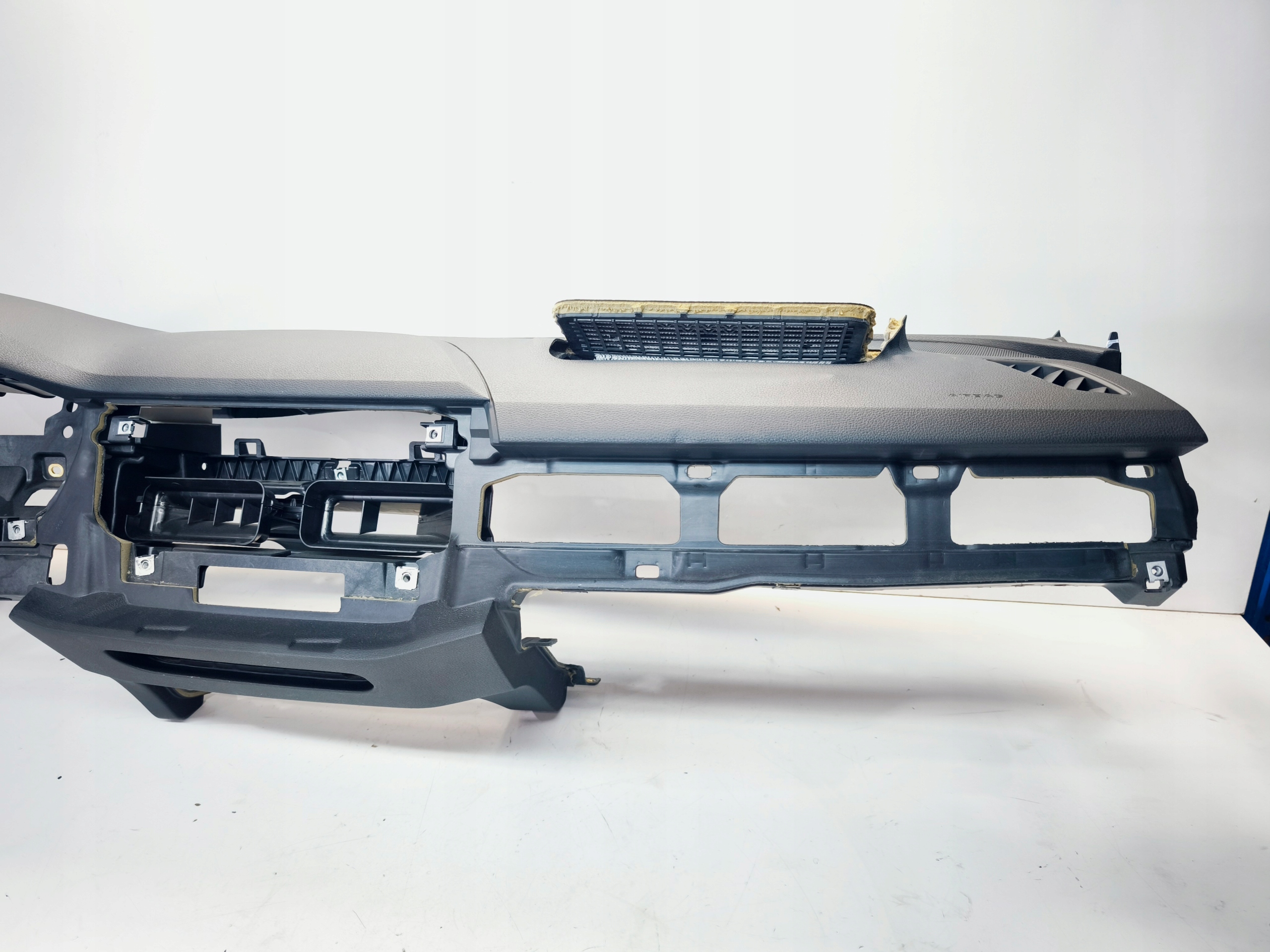 dashboard cockpit console AUDI A4 B9 8W1857001H damaged