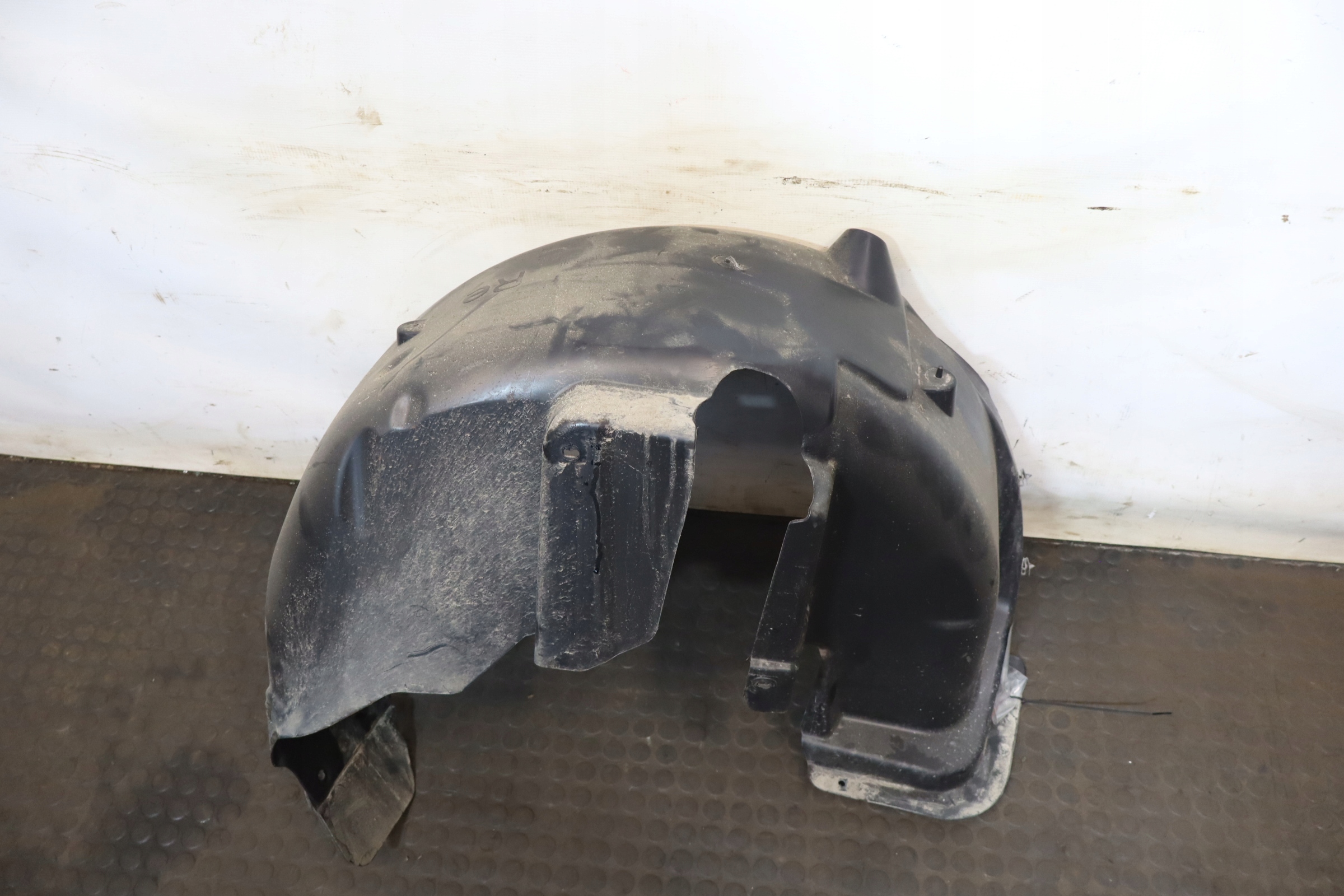 подкрылки левый Задний SKODA SCALA