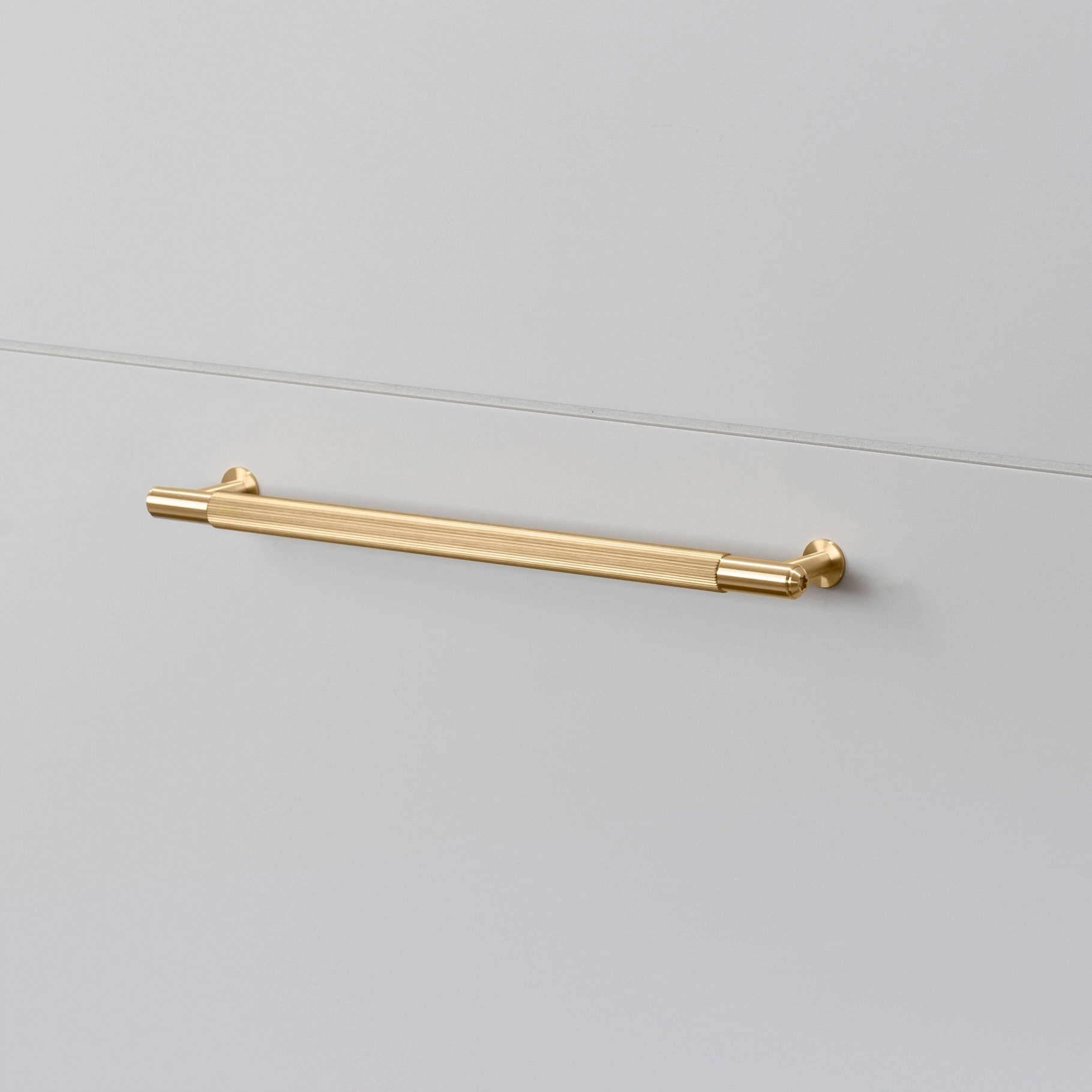 Nová tyč Buster & Puch Medium Pull Bar – Zlatá mosadz 25 cm