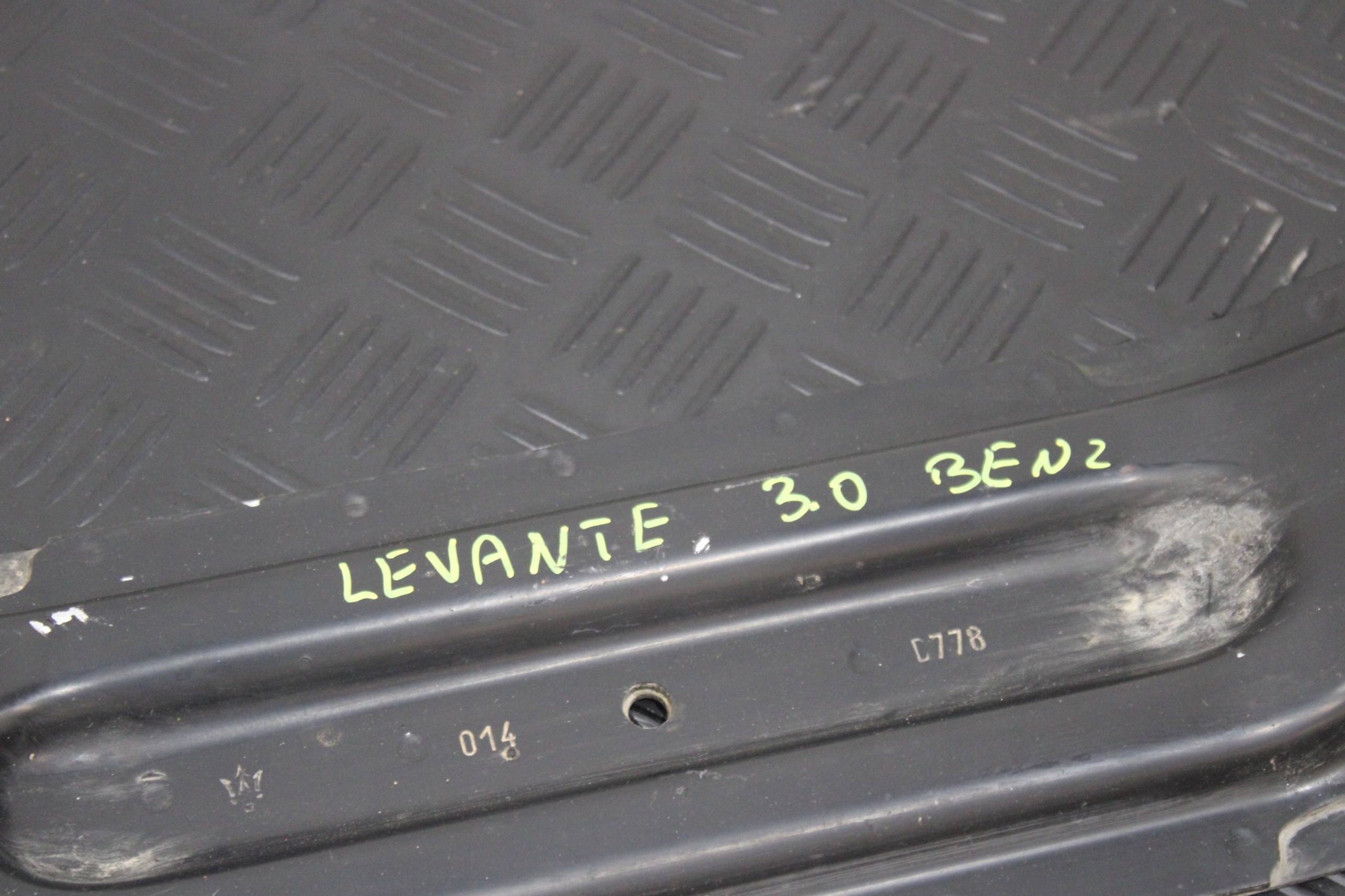 supporto staffa Supporto MASERATI LEVANTE M161