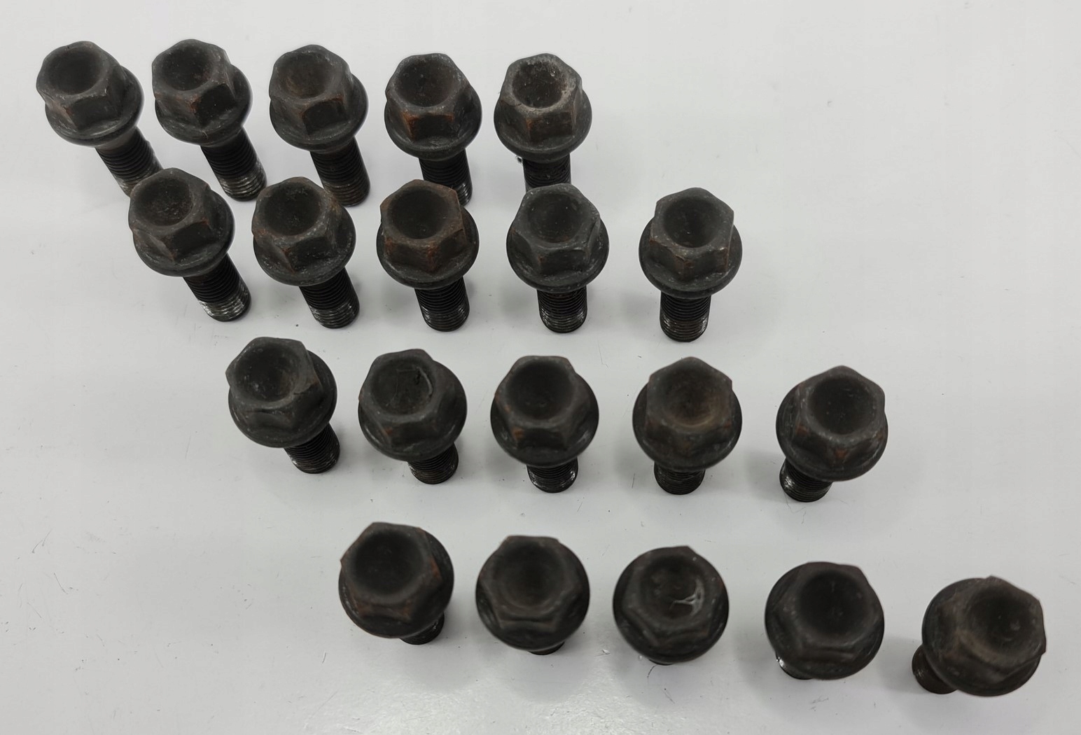 Болты колеса шпильки обода BMW 1 E81 комплект