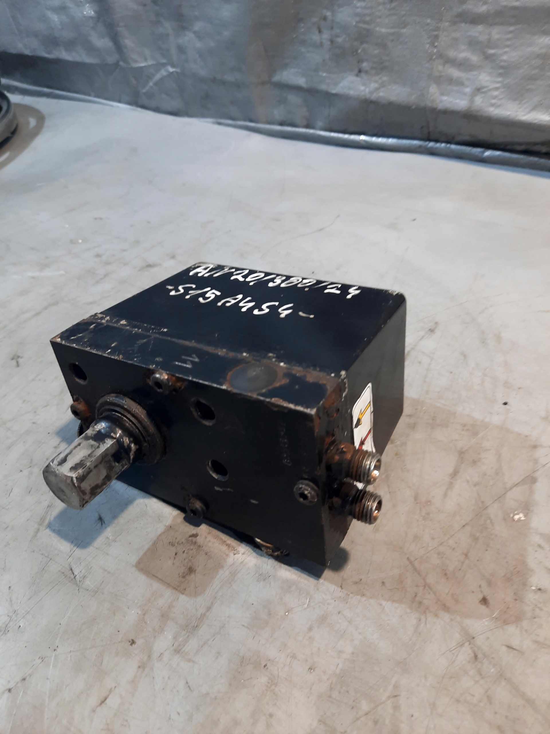 RENAULT PREMIUM 07R pump lifting cabs 82053294