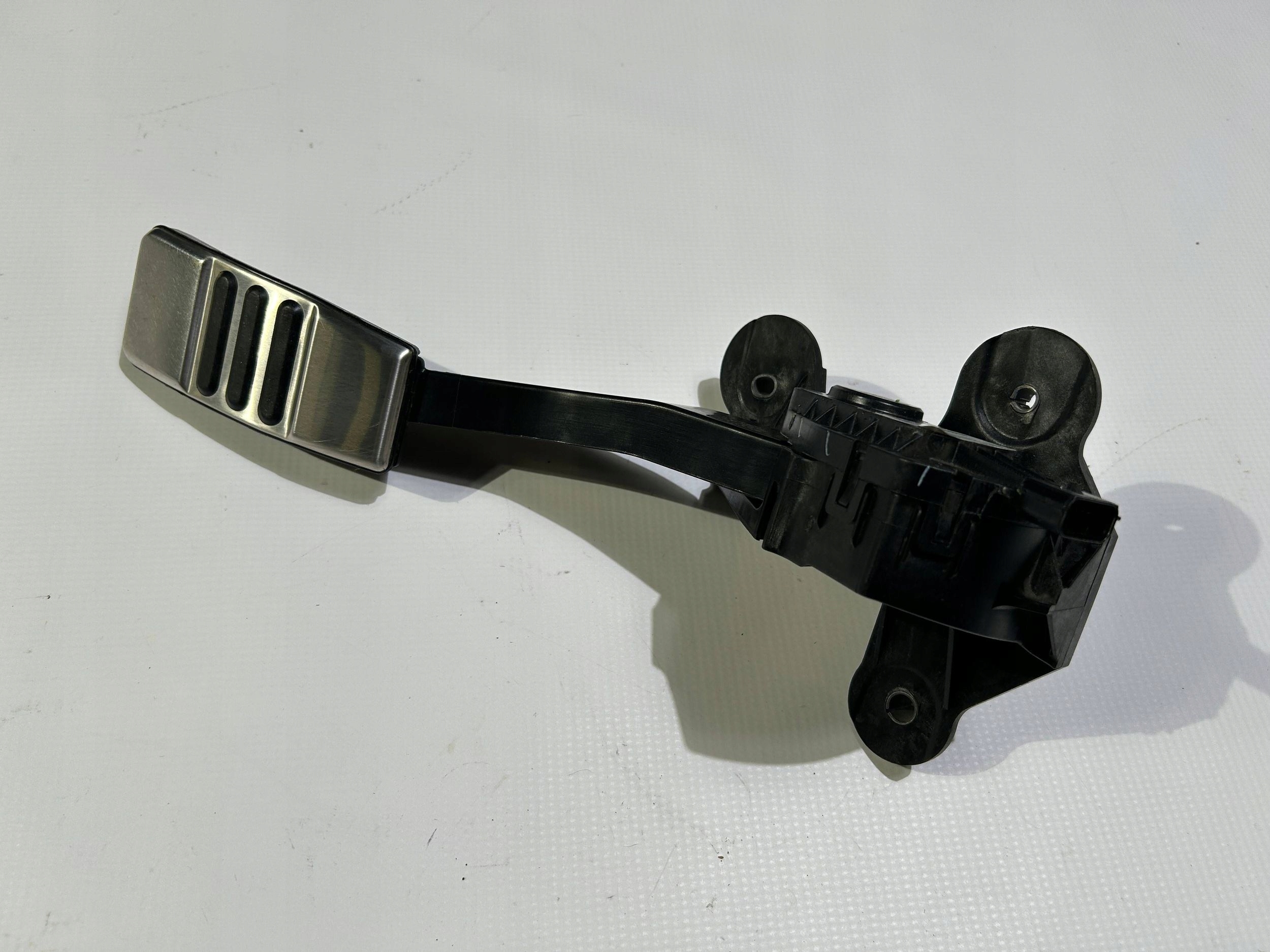 accelerator pedal potentiometer Ford Mustang 3.7 5.0 2011-2014