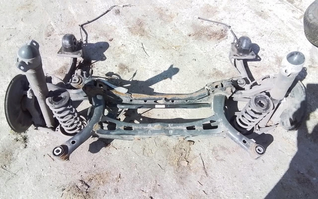 VOLKSWAGEN PASSAT B8 KOMBI BELKA ZAWIESZENIA TYŁ