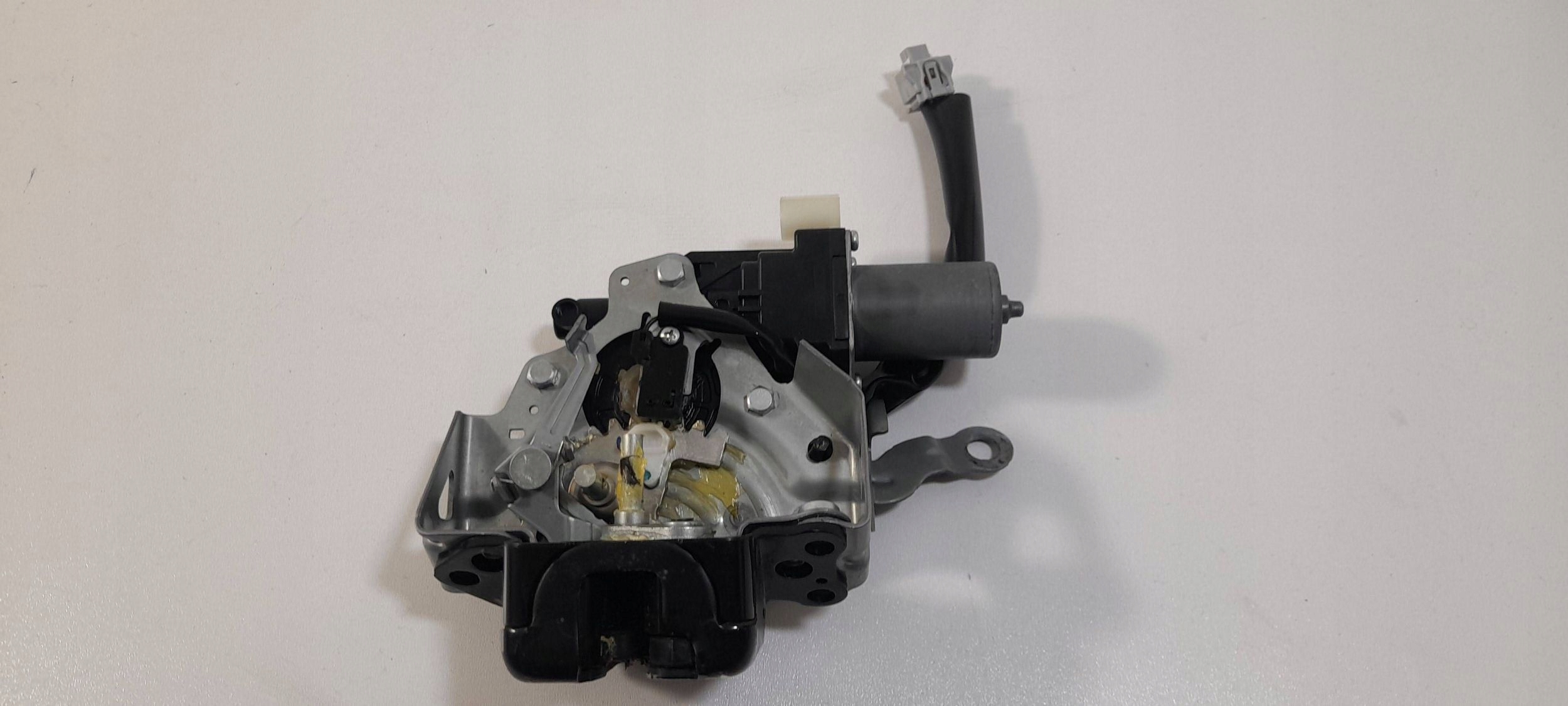 Toyota Corolla E21 Kombi lock bonnet boot 1638000790 (ZB324)