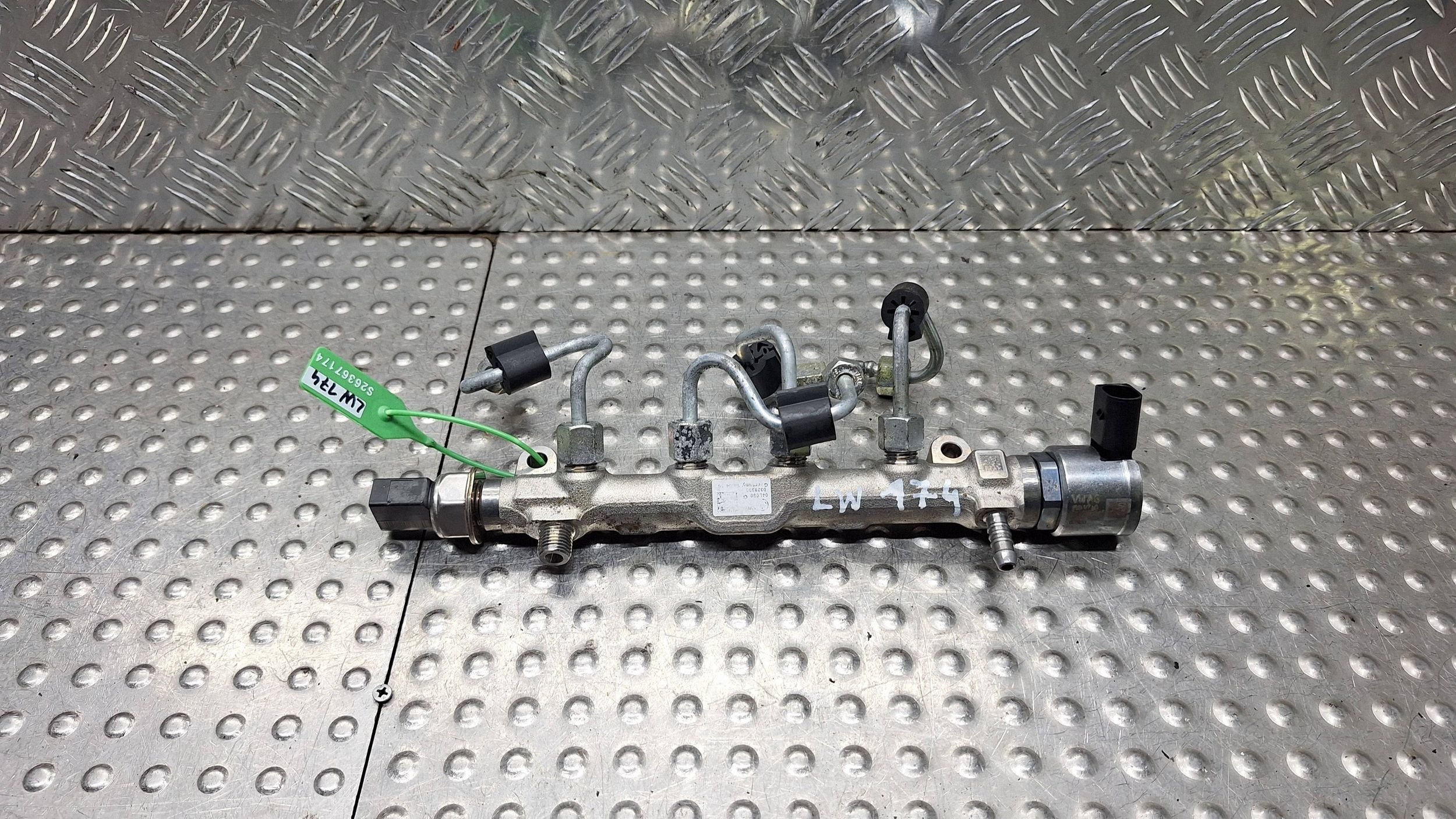injection ramp sensor 04L089G OCTAVIA III LEON III GOLF VII A3 8V 2.0TDI