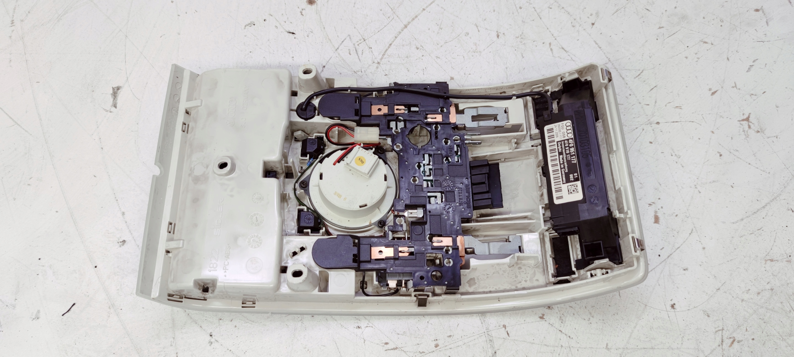 light OSWIETLENIE cabs AUDI A6 4F0947135BE 13T