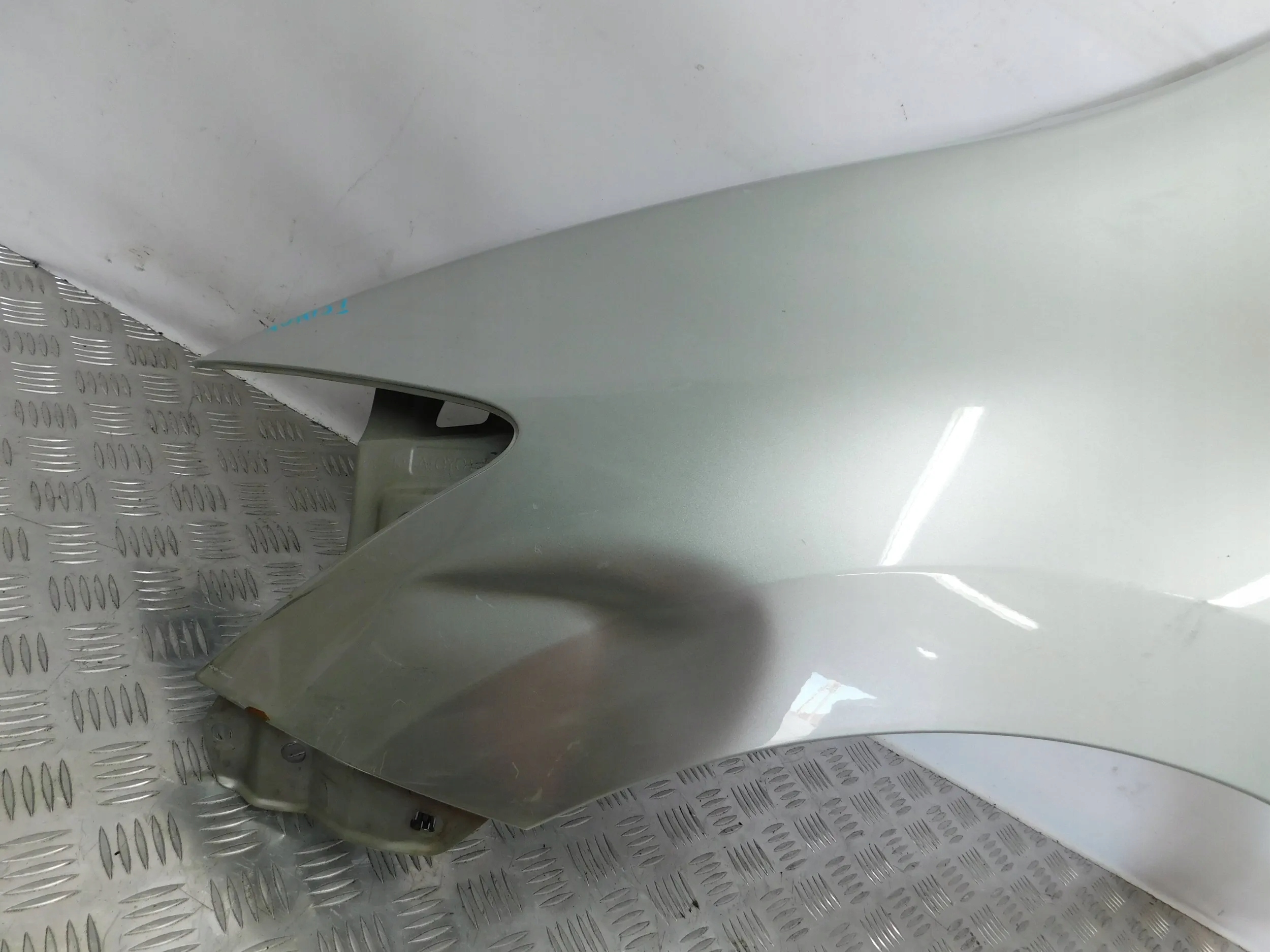 fender front front left TOYOTA AURIS and 07