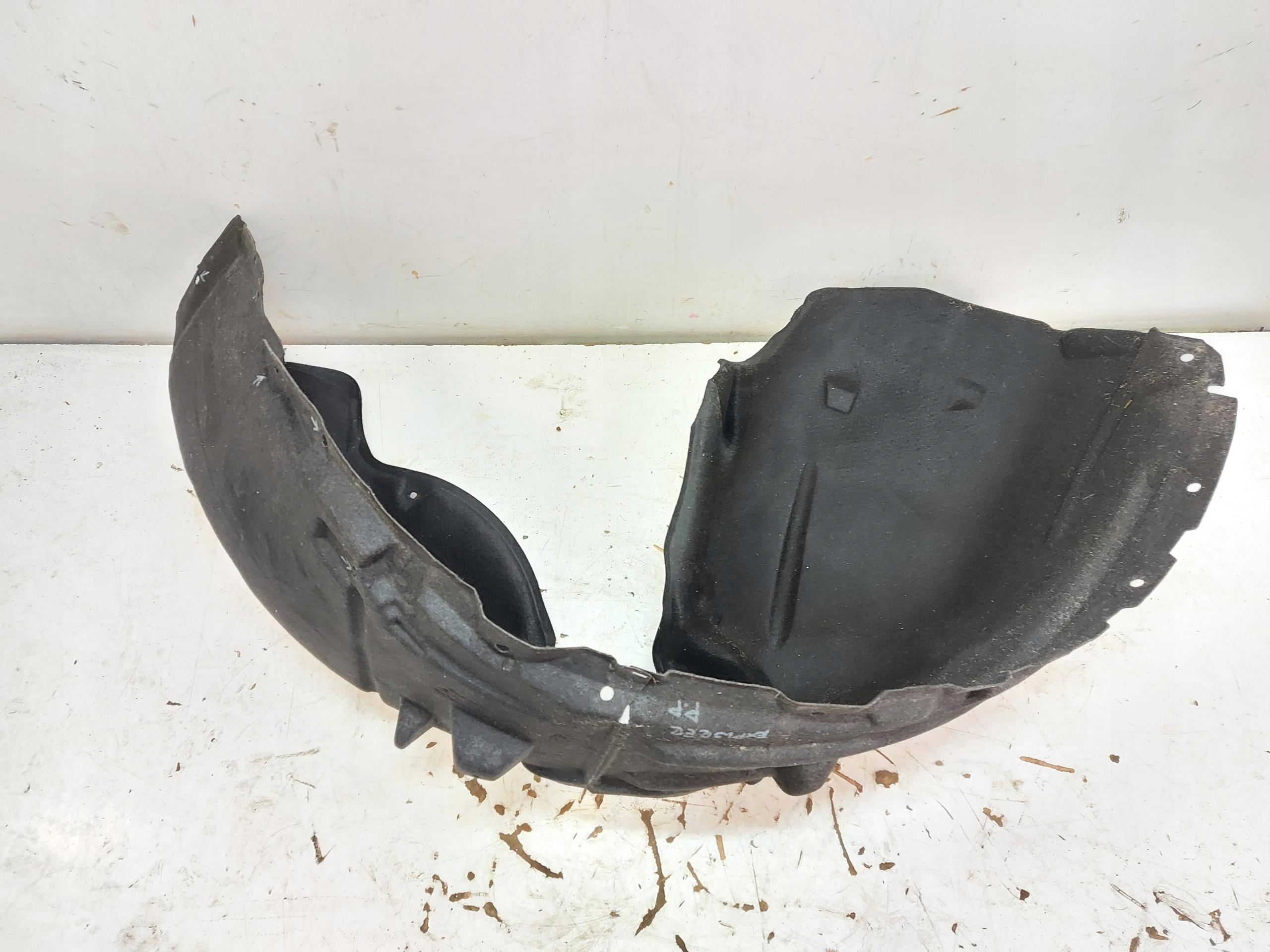 Ford Explorer VII R2KB mudguard front right