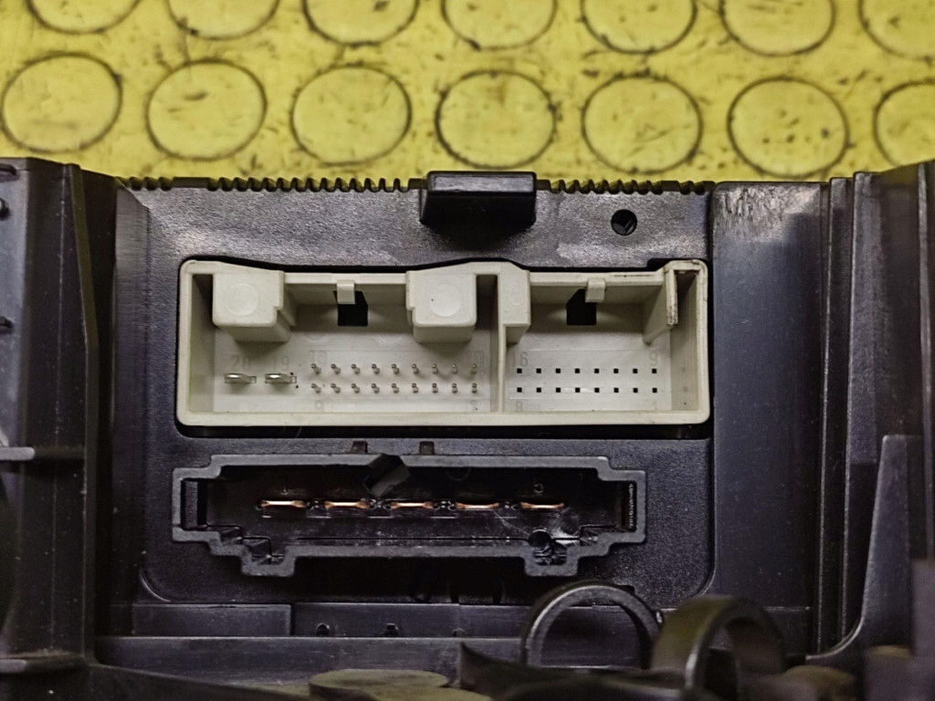 SKODA OCTAVIA II PANEL klími klimatizaci 8P1819045