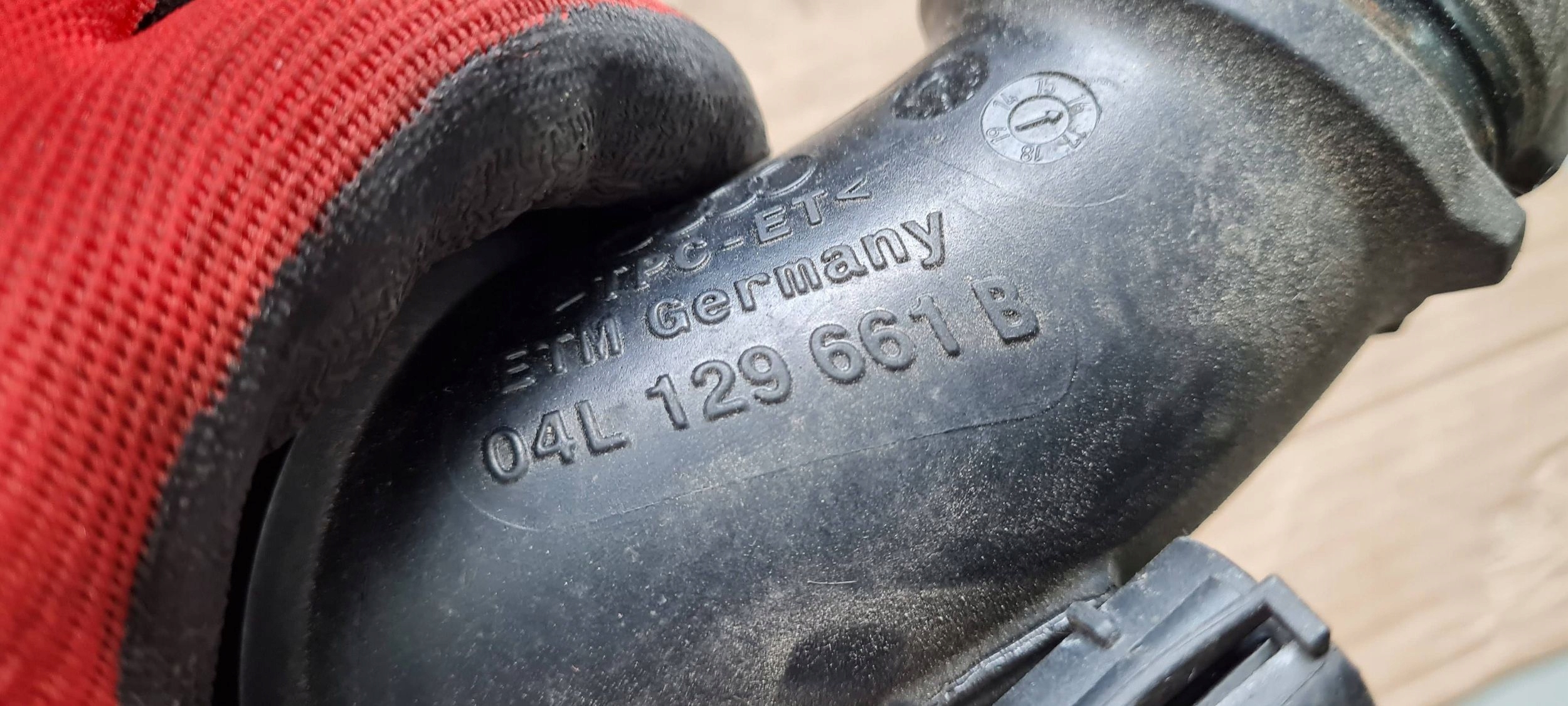 A4 B9 8W saugrohr luft Turbolader 2.0 TDI 04L129661B