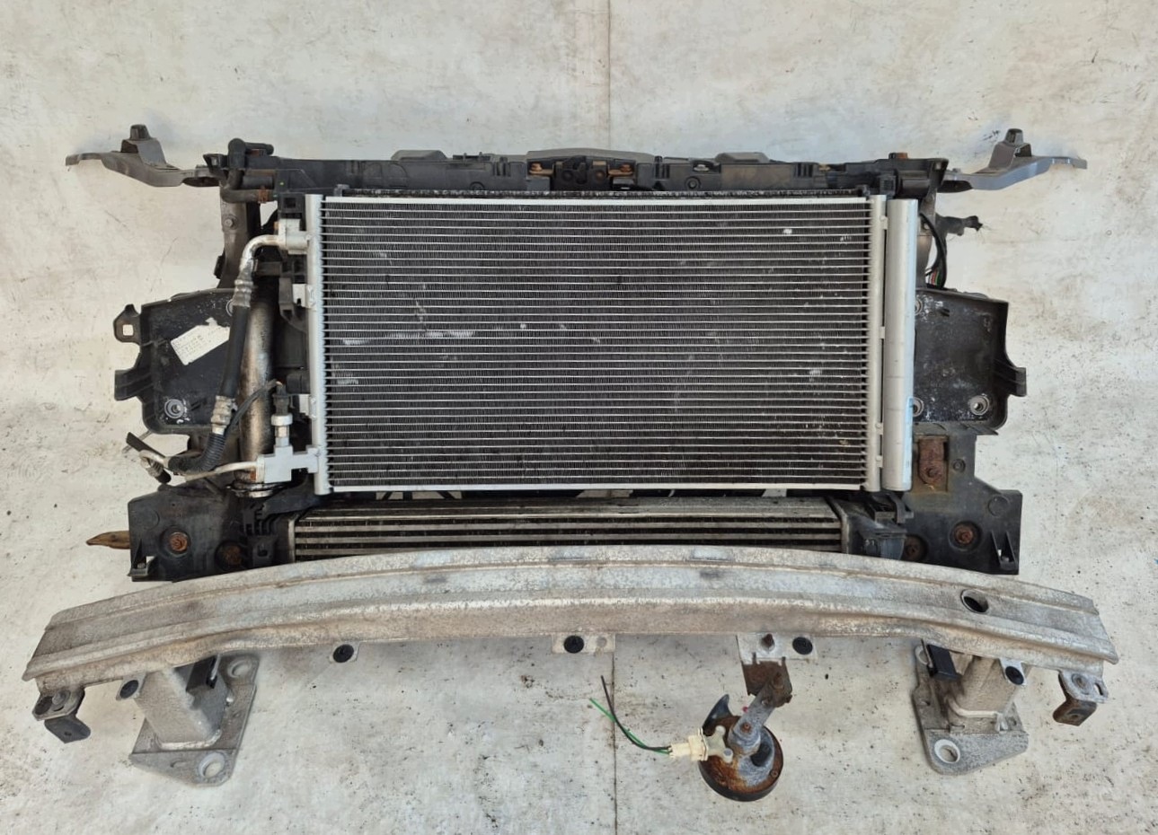 RENAULT MEGANE III 08- support panel for radiators pillar iron radiator sider