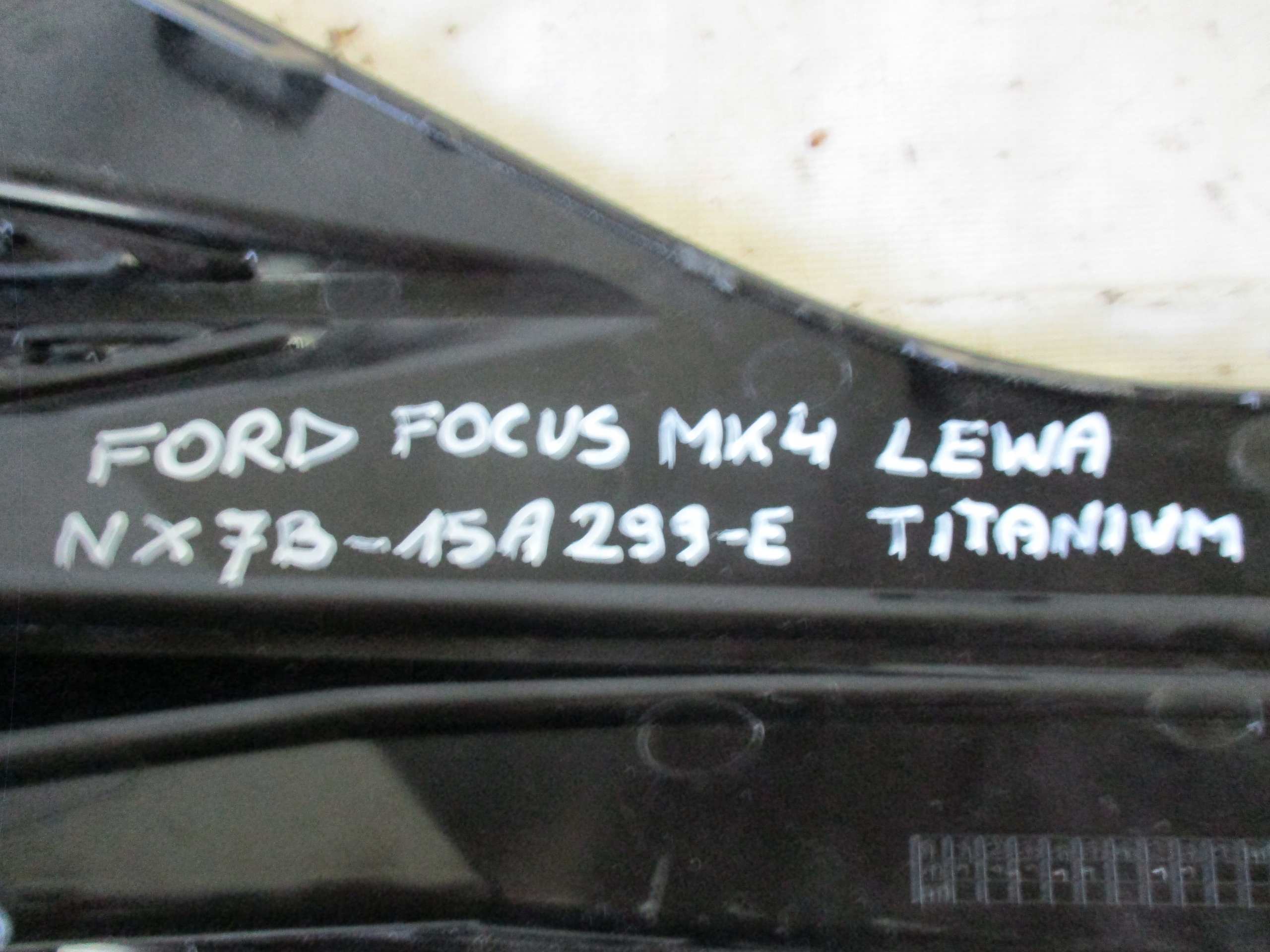 grid of a bumper left Ford Focus MK4 TITANIUM NX7B-15A299-E