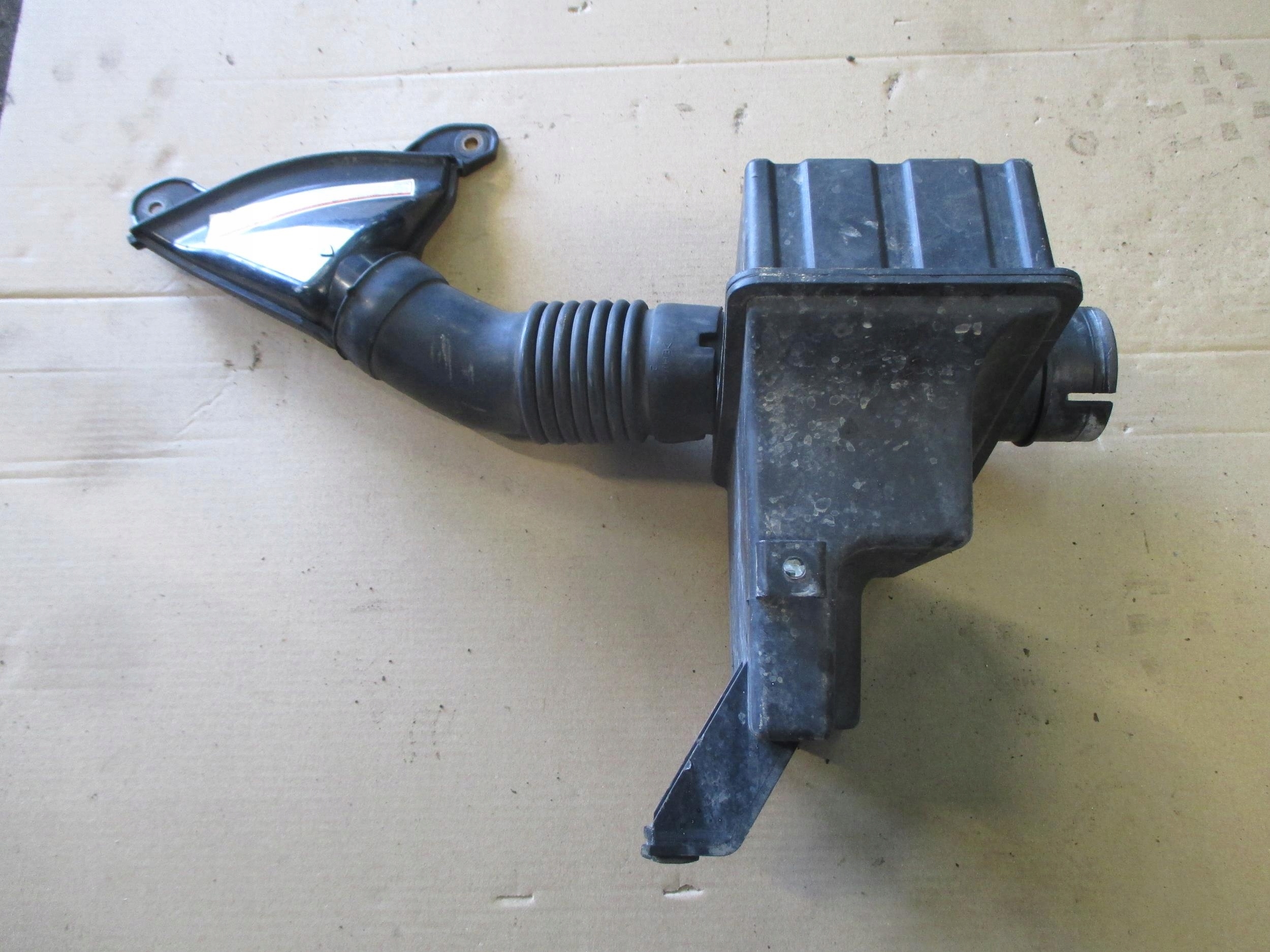 SUZUKI IGNIS II 03-11 REZONATOR DYFUZOR POWIETRZA