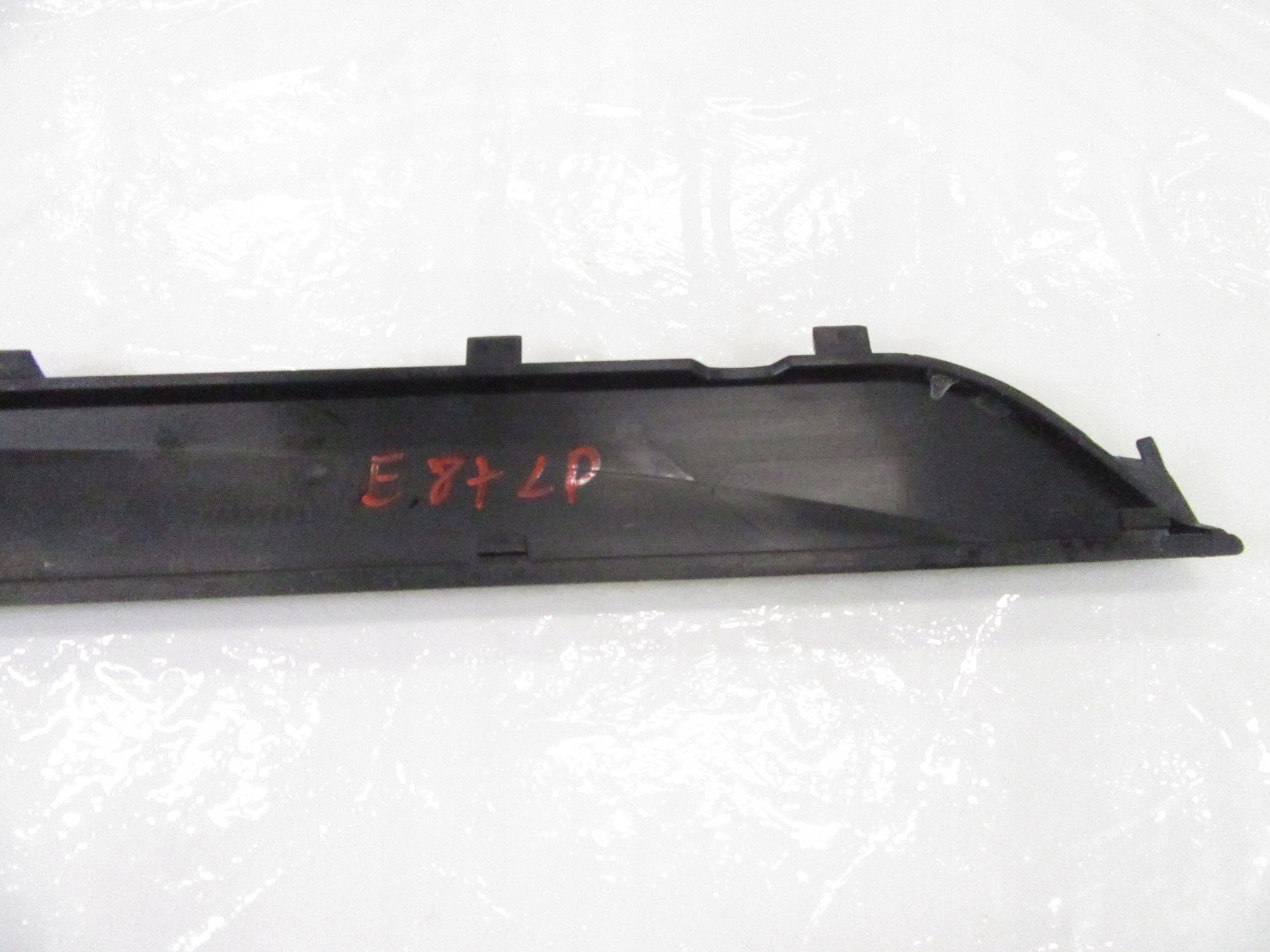 cover moulding cap of the threshold left front BMW e87