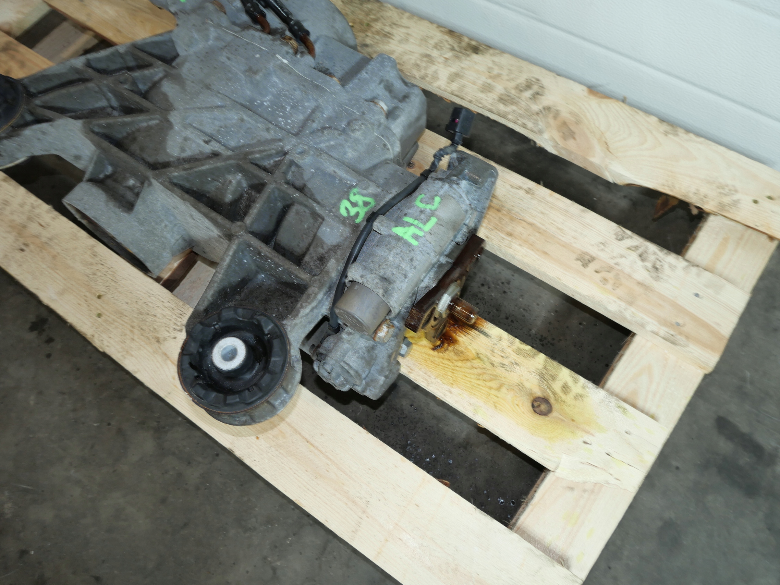 REDUKTOR diff differential VW AUDI 2.0 TDI NWU rear part 0AY525010D