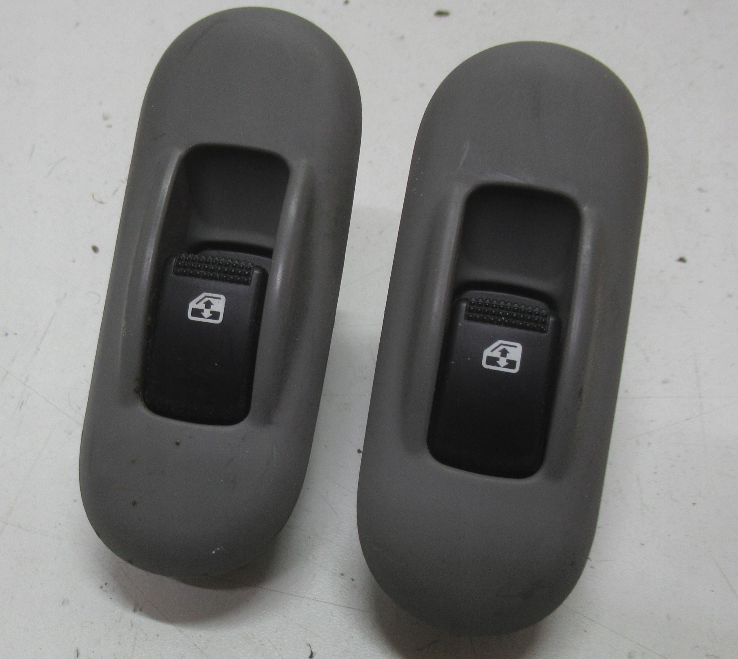 KIA CARNIVAL 07R switch windows 202006137