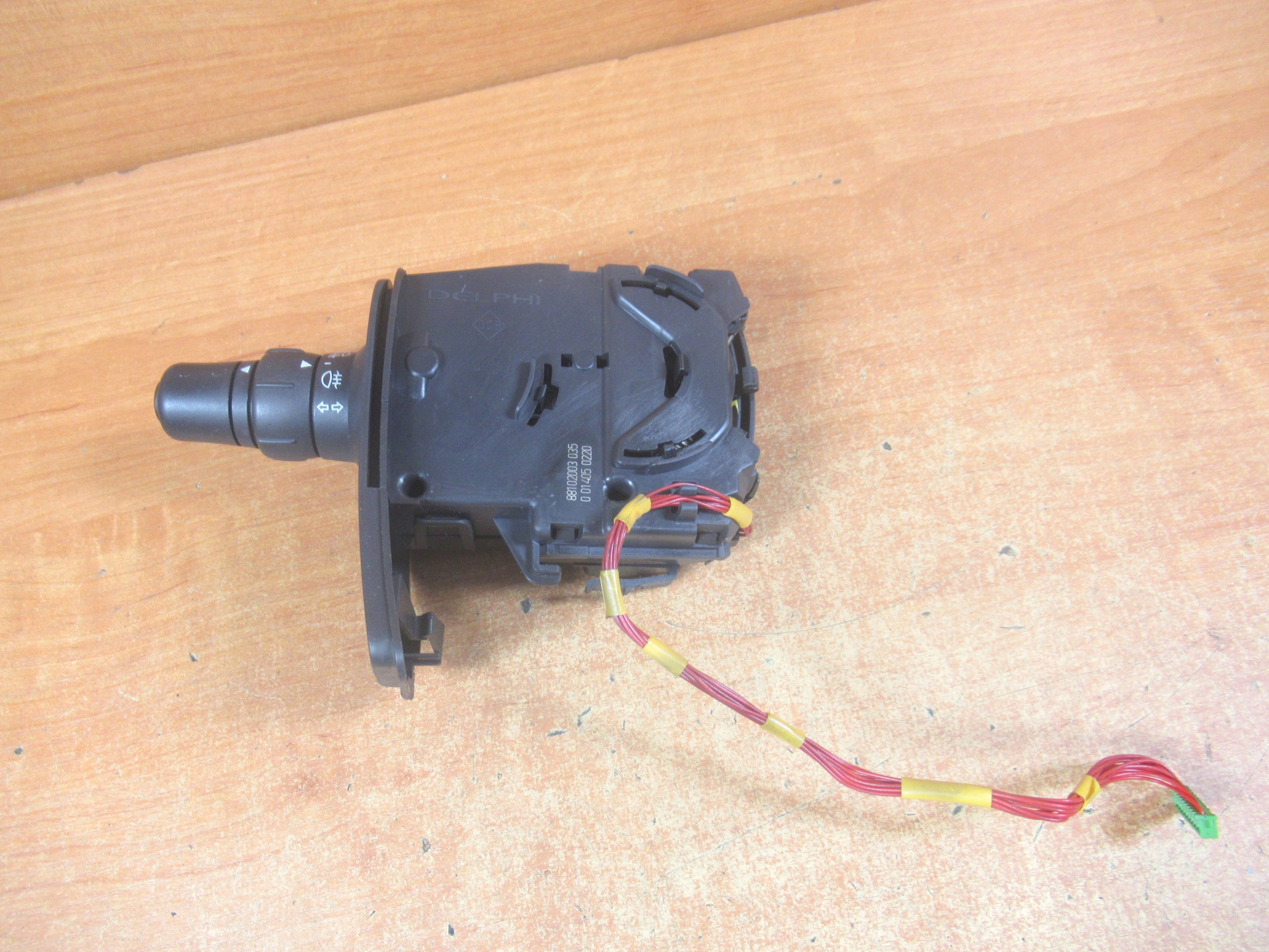 ПЕРЕКЛЮЧАТЕЛЬ КОМБИНИРОВАННЫЙ СВЕТА ПЕРЕКЛЮЧАТЕЛЬ RENAULT МОДУС CLIO III 3 88102003