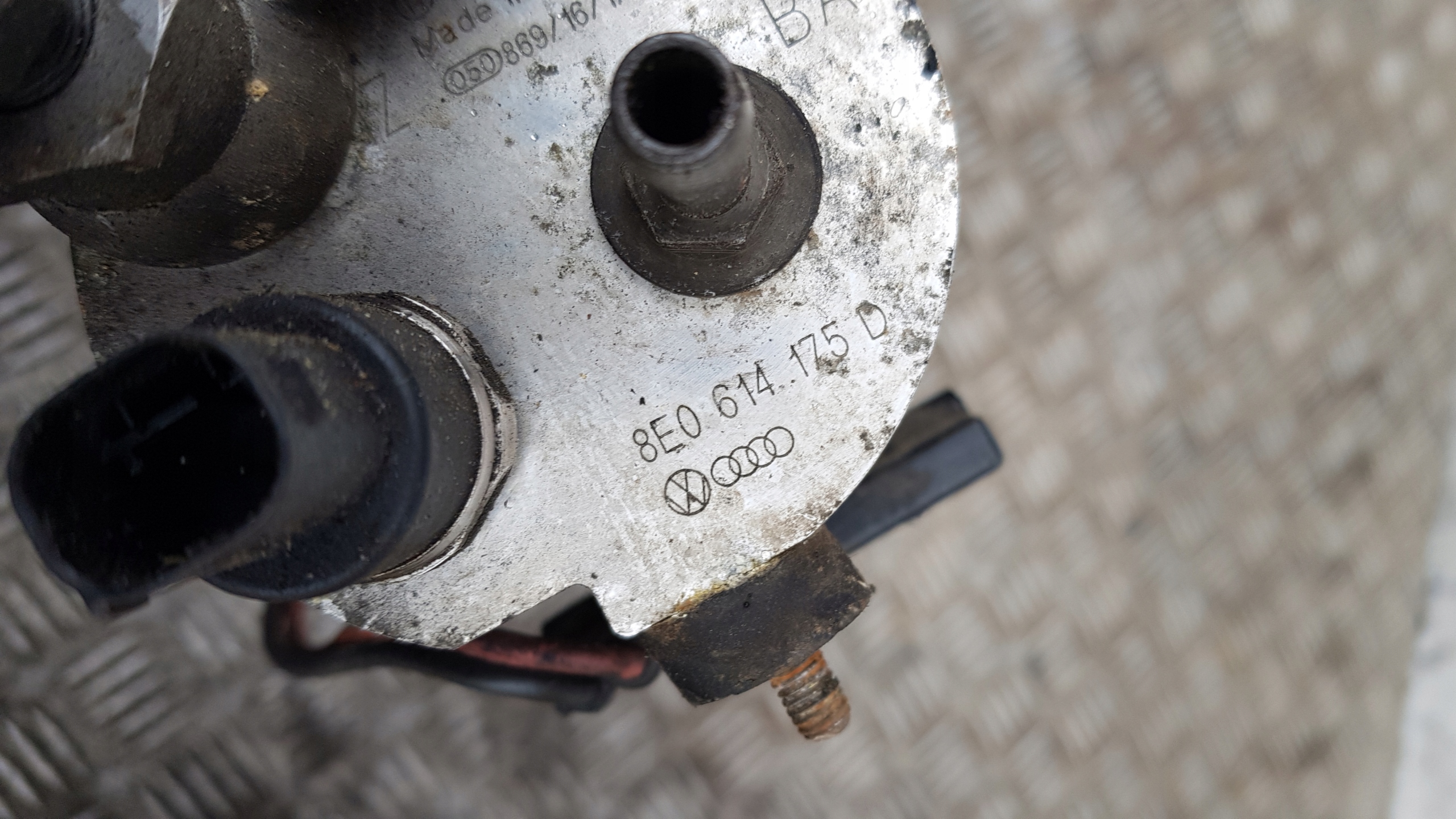 Pompa DOLADOWANIA DOLADOWUJACA AUDI VW 8e0614175d 0265410045 a4 a6 a8