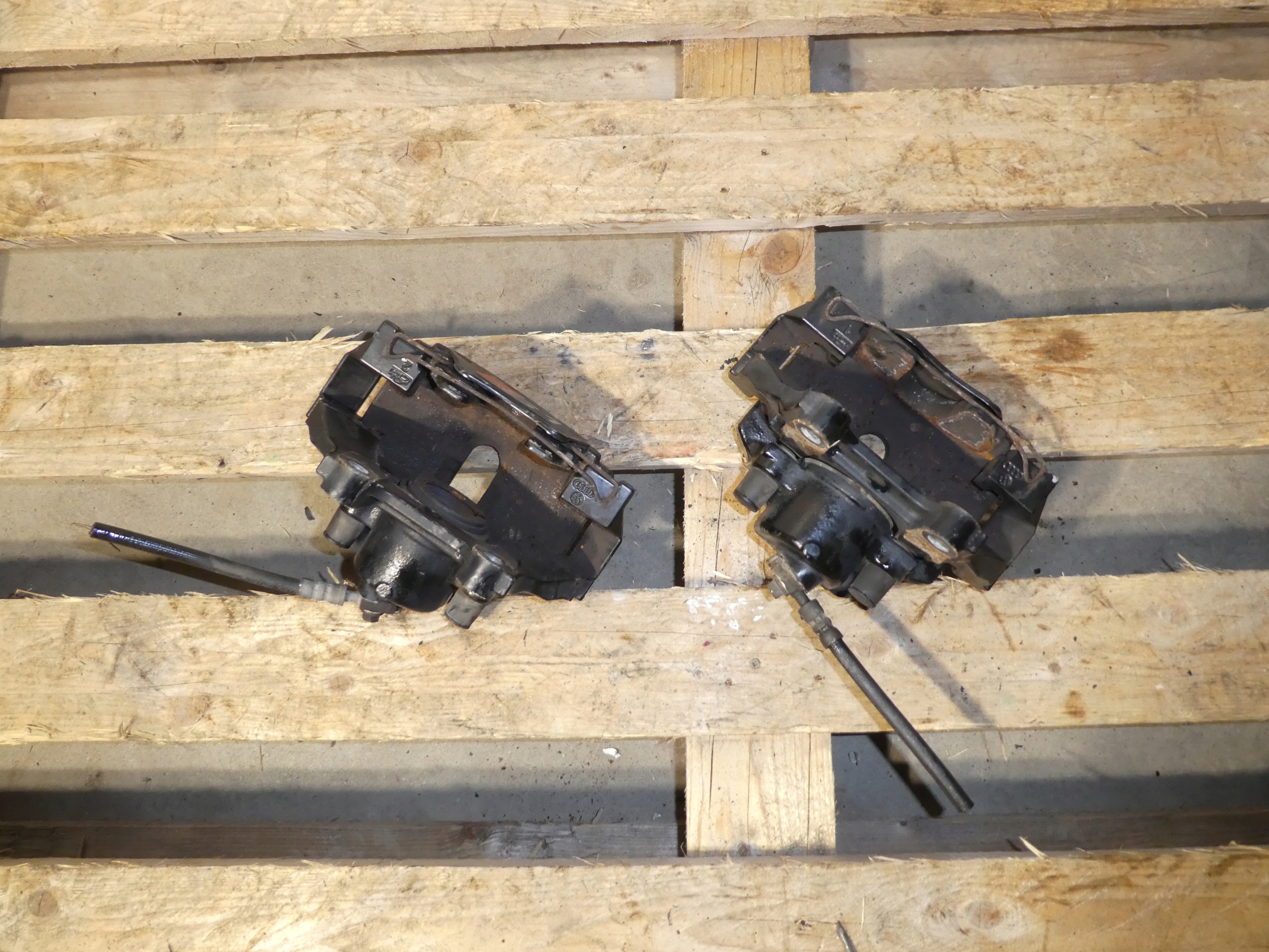 calipers caliper KOMPLET front AUDI A1 S1