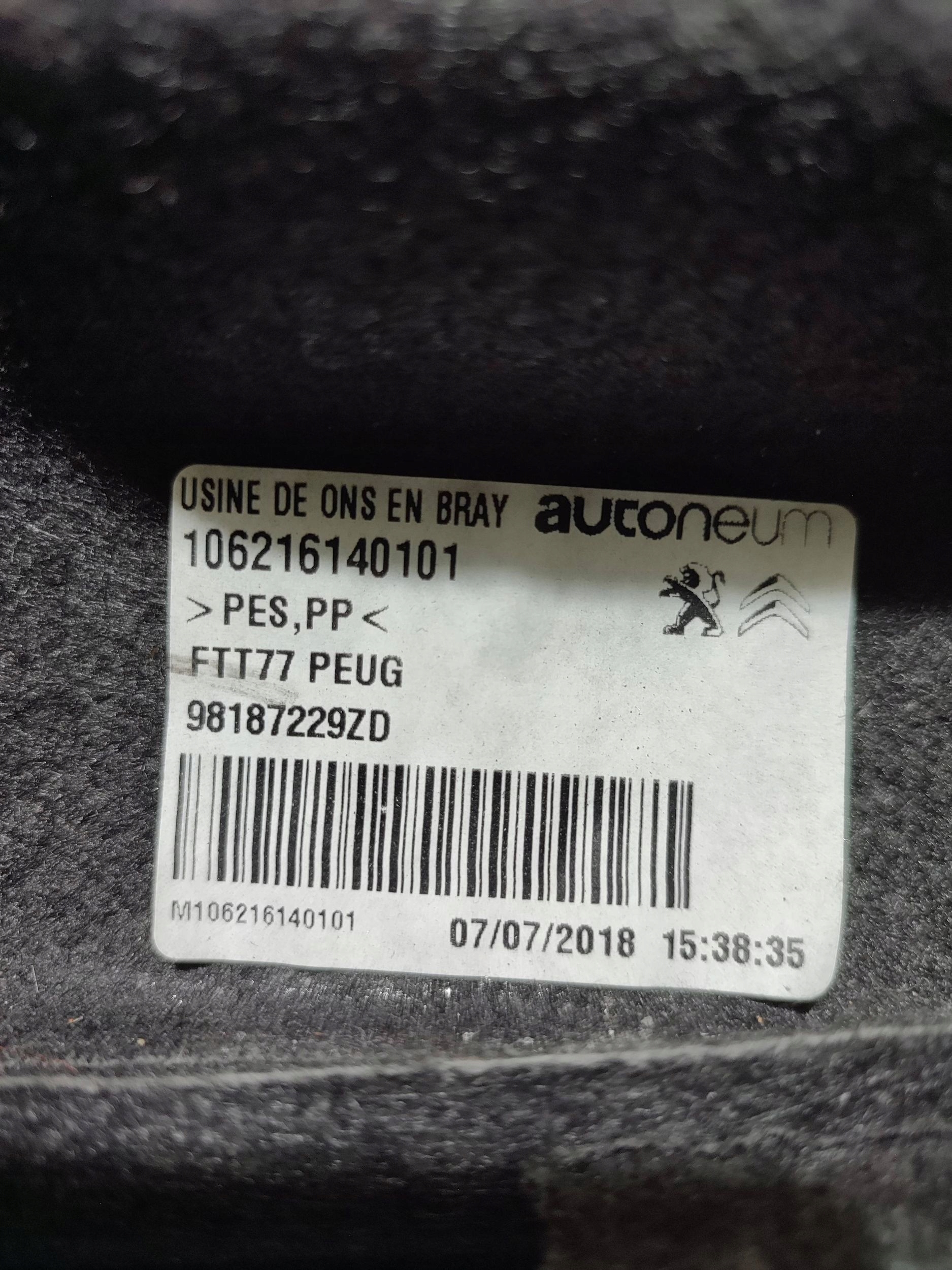 Peugeot 2008 and 2018 rear part side right boot upholstery